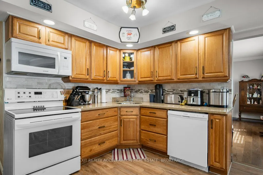 8738 County Road 2 W