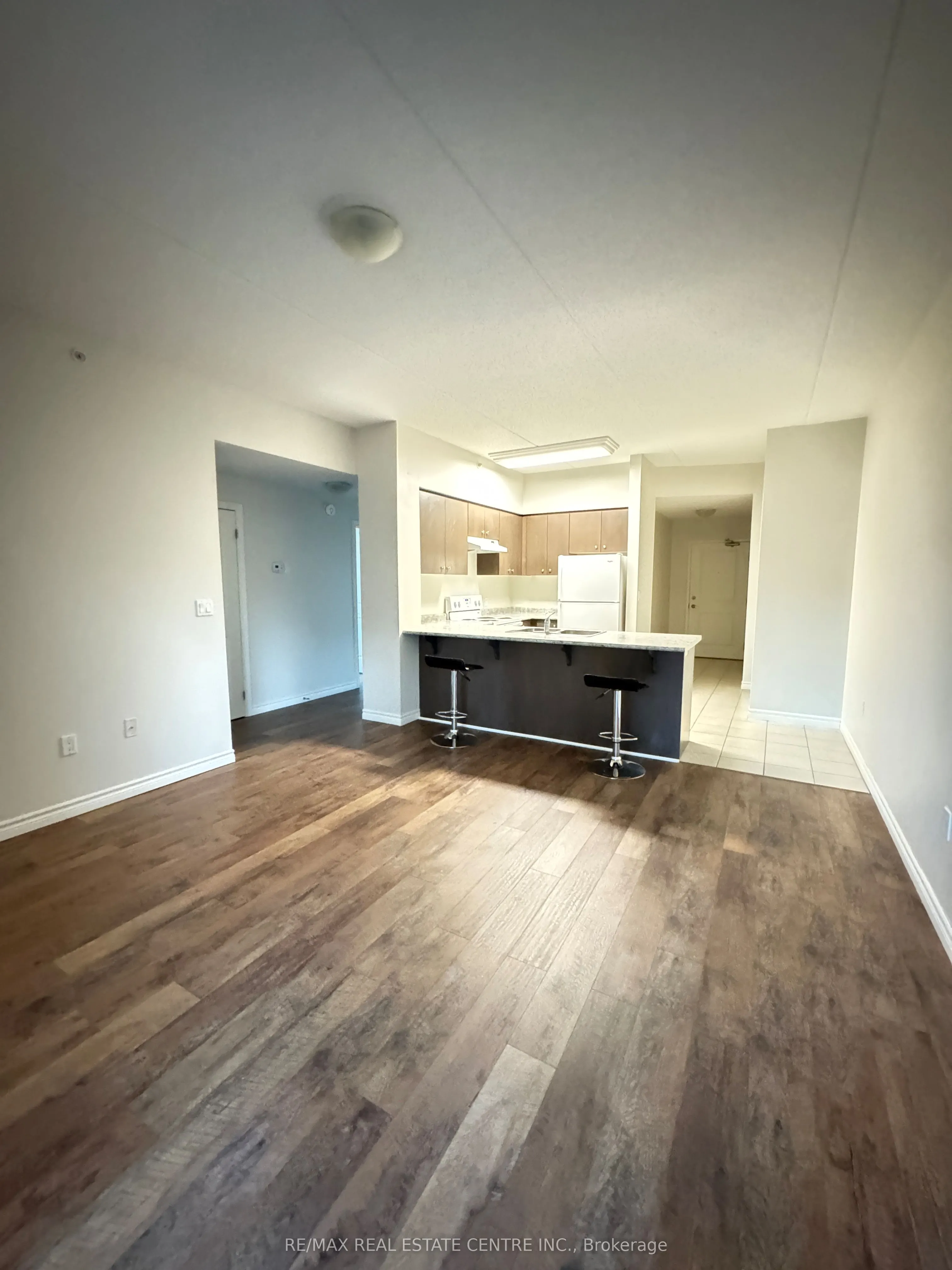 1083 Gordon Street S, #111