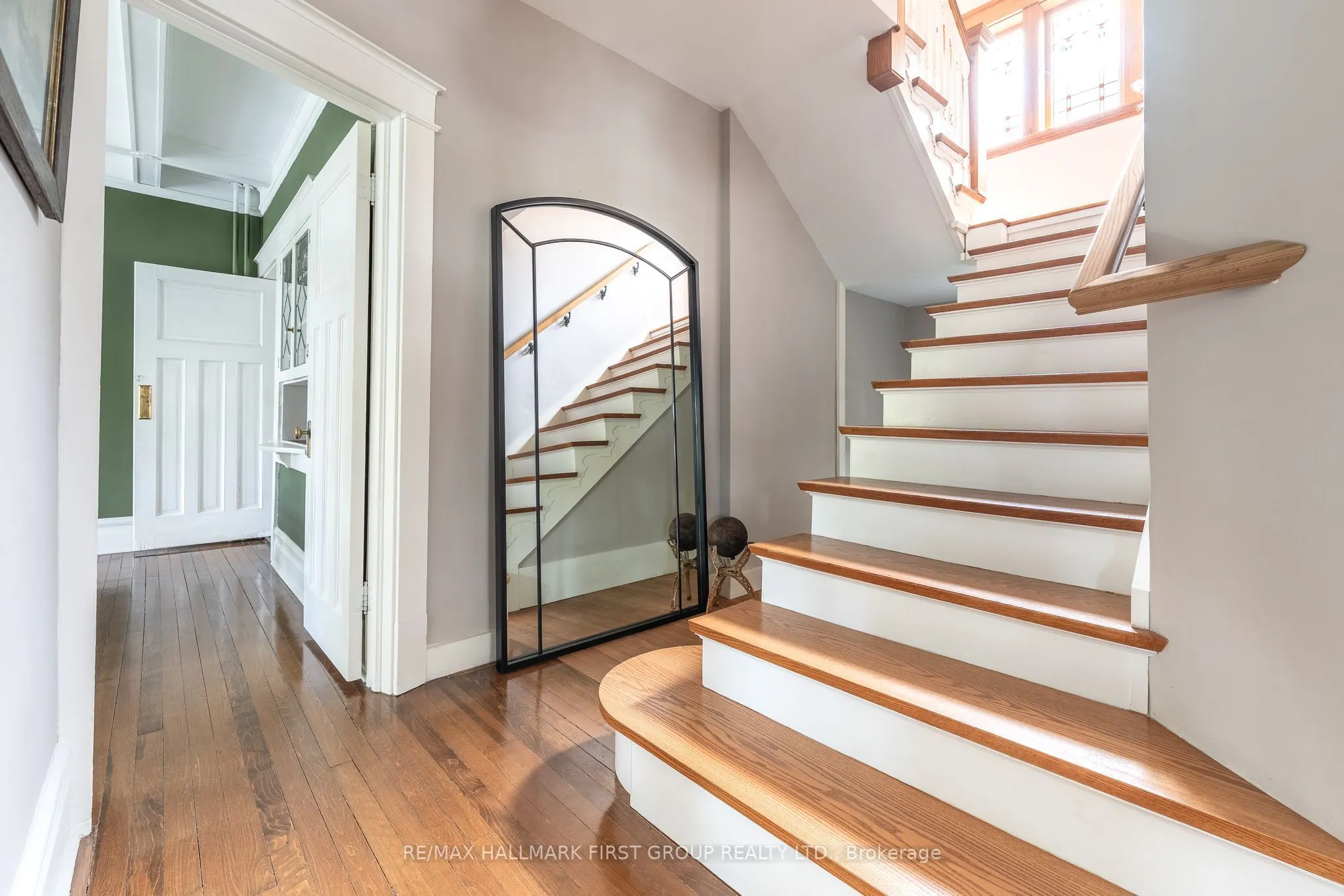 174 King Street W