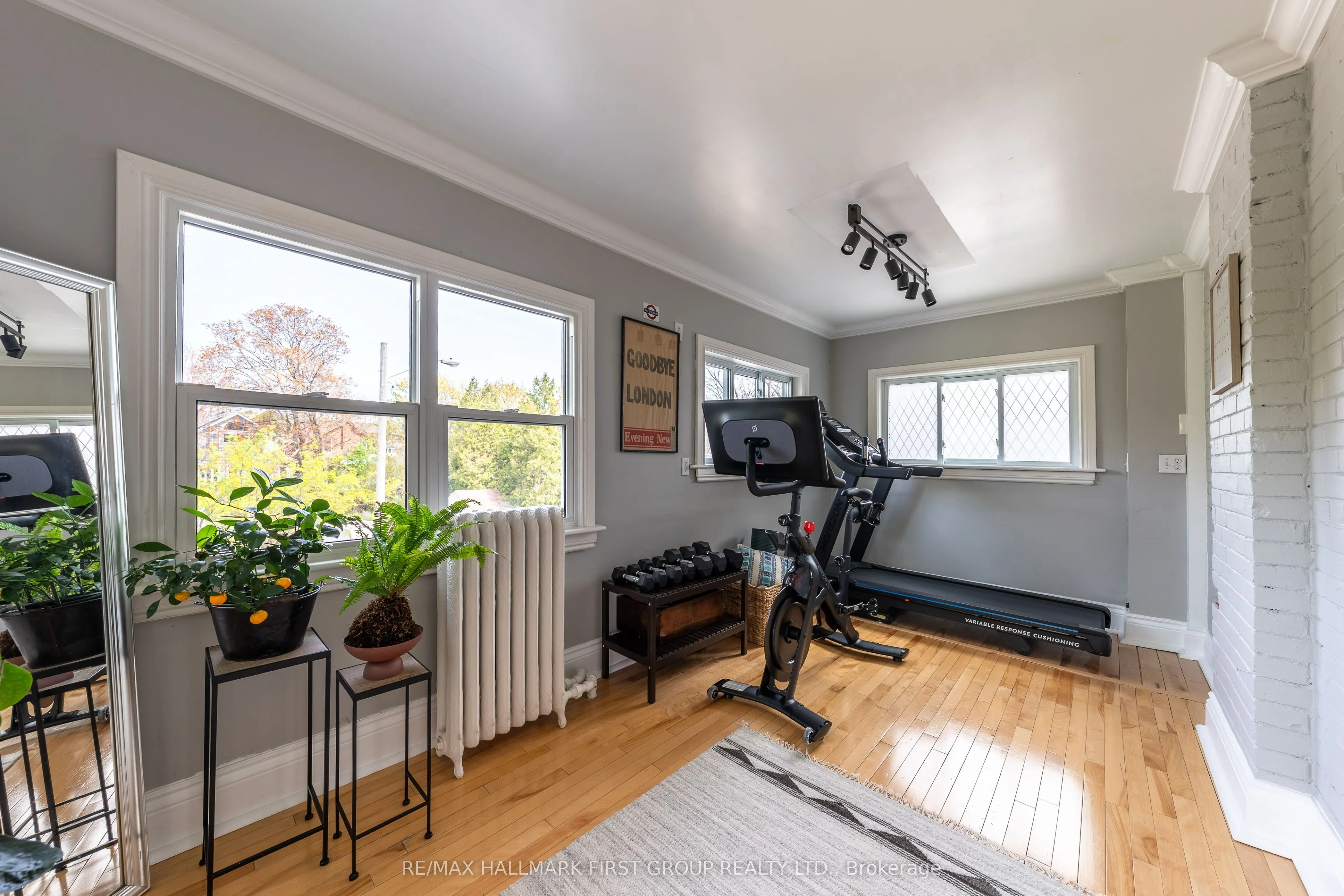 174 King Street W