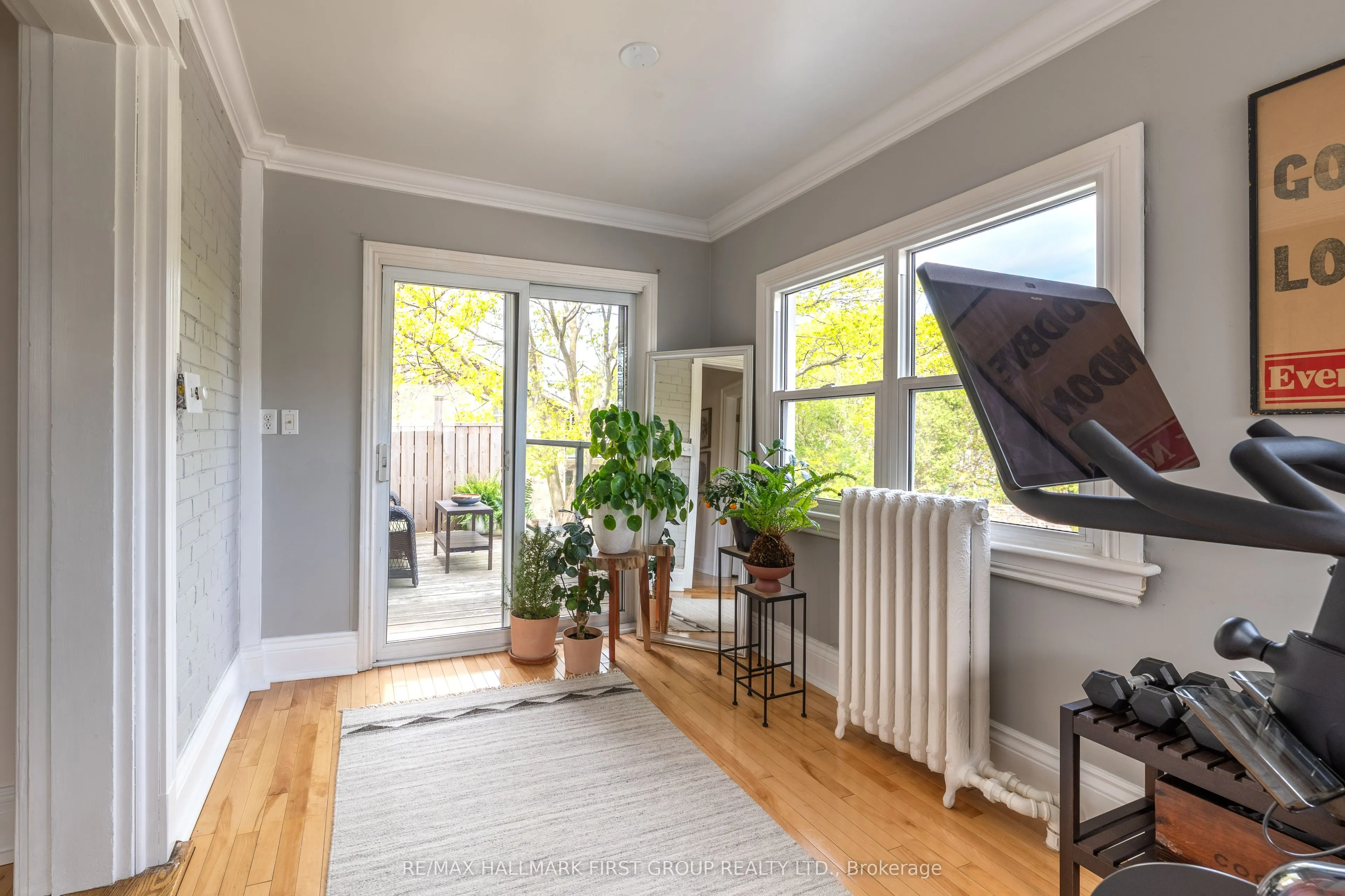 174 King Street W