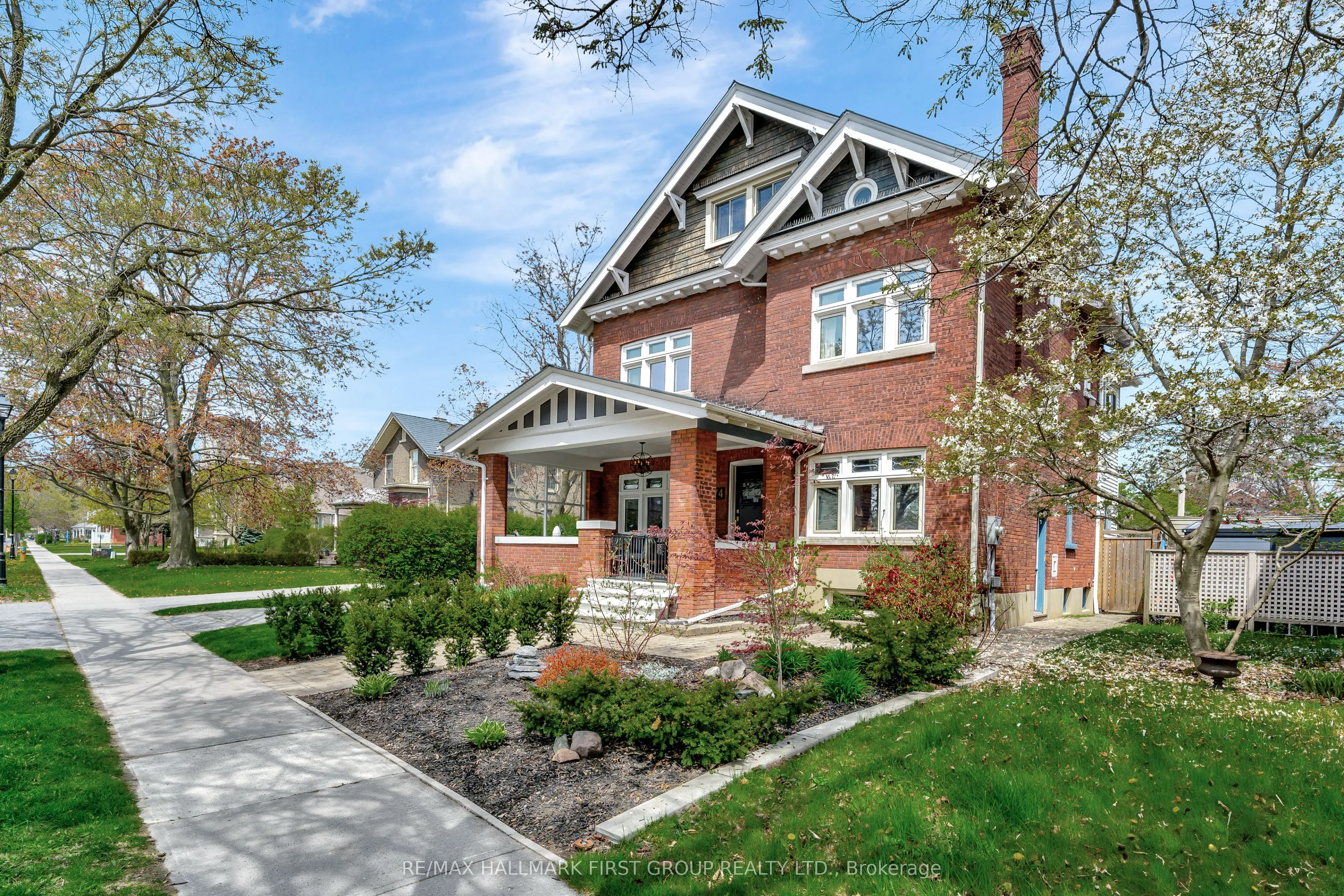 174 King Street W