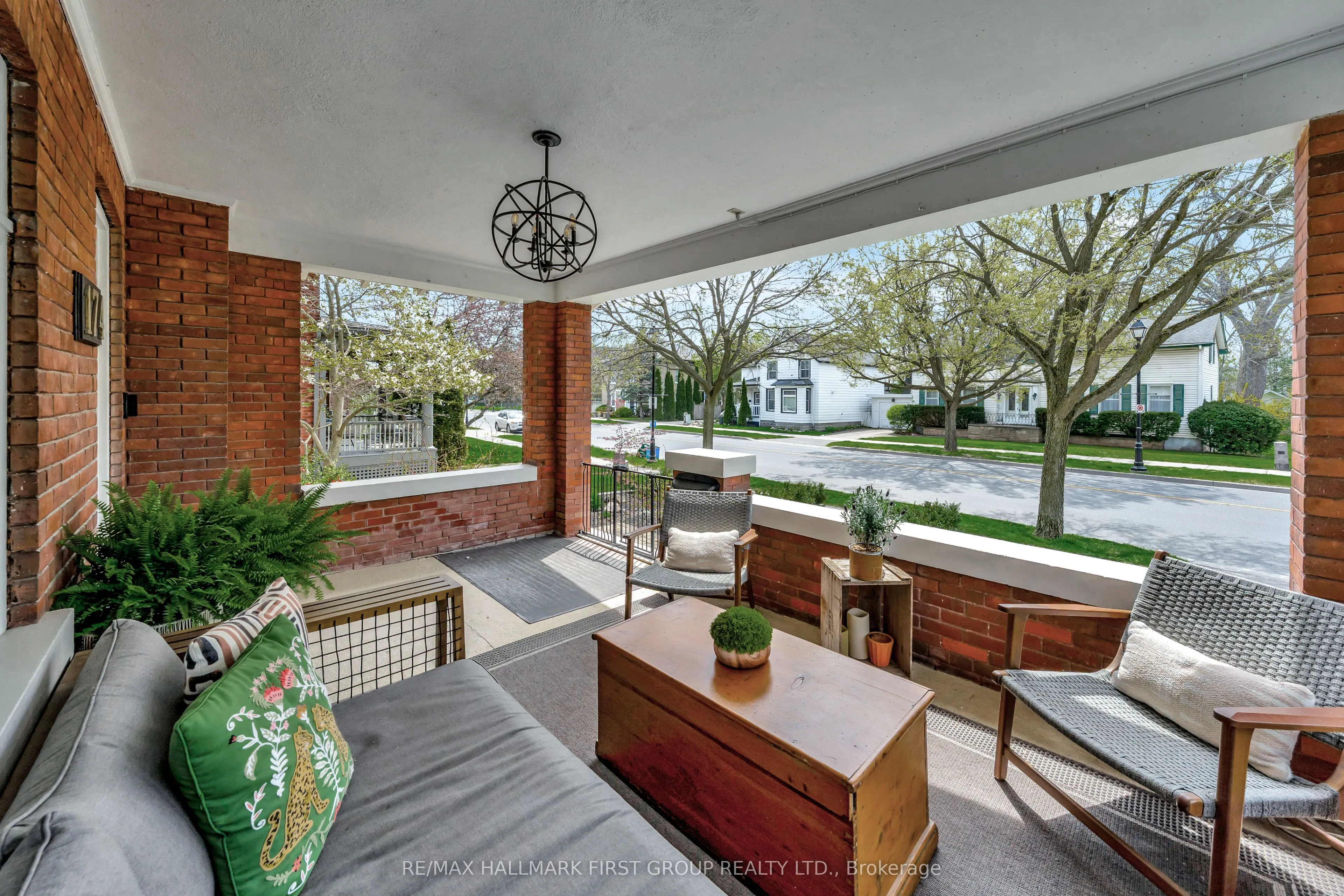 174 King Street W
