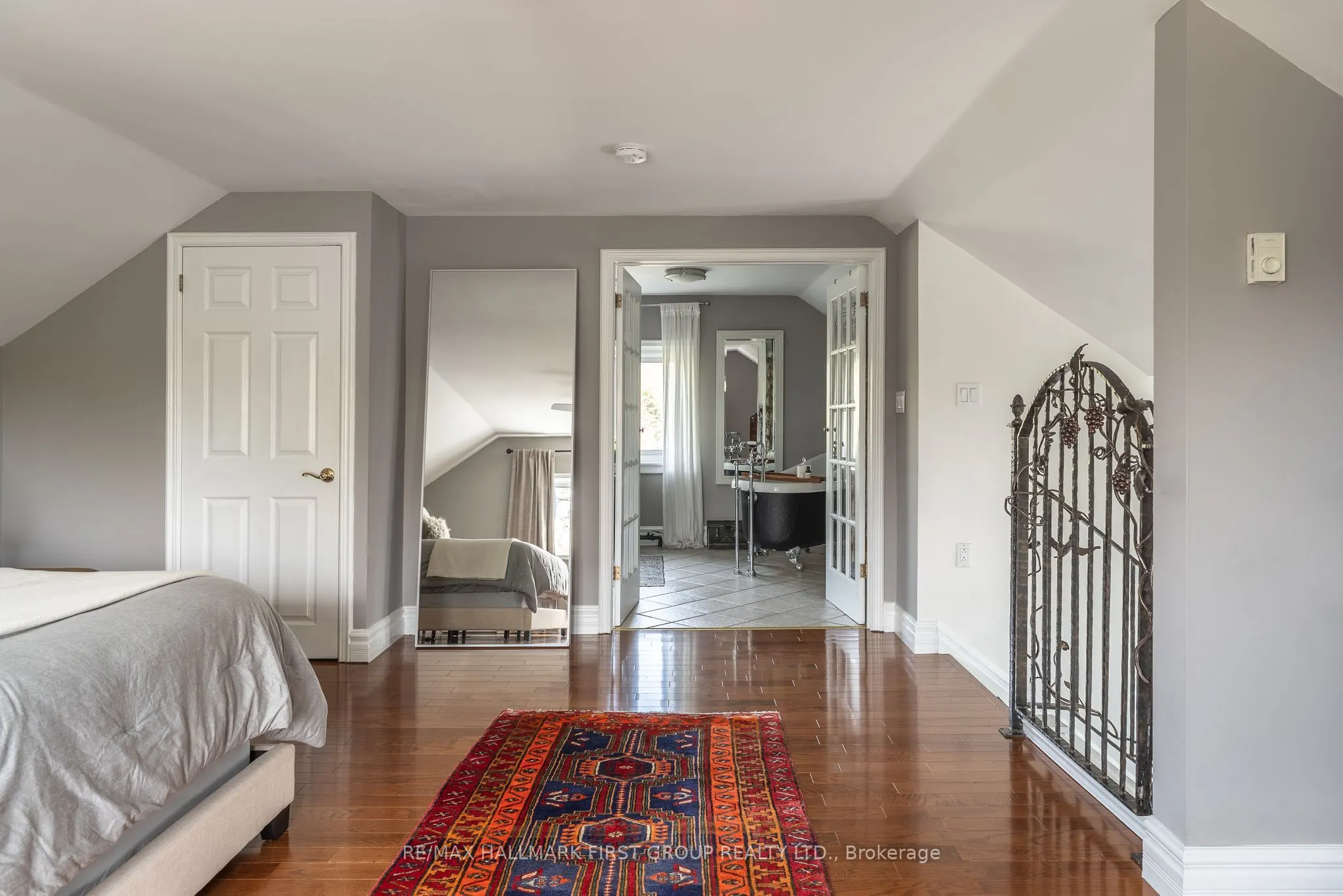 174 King Street W