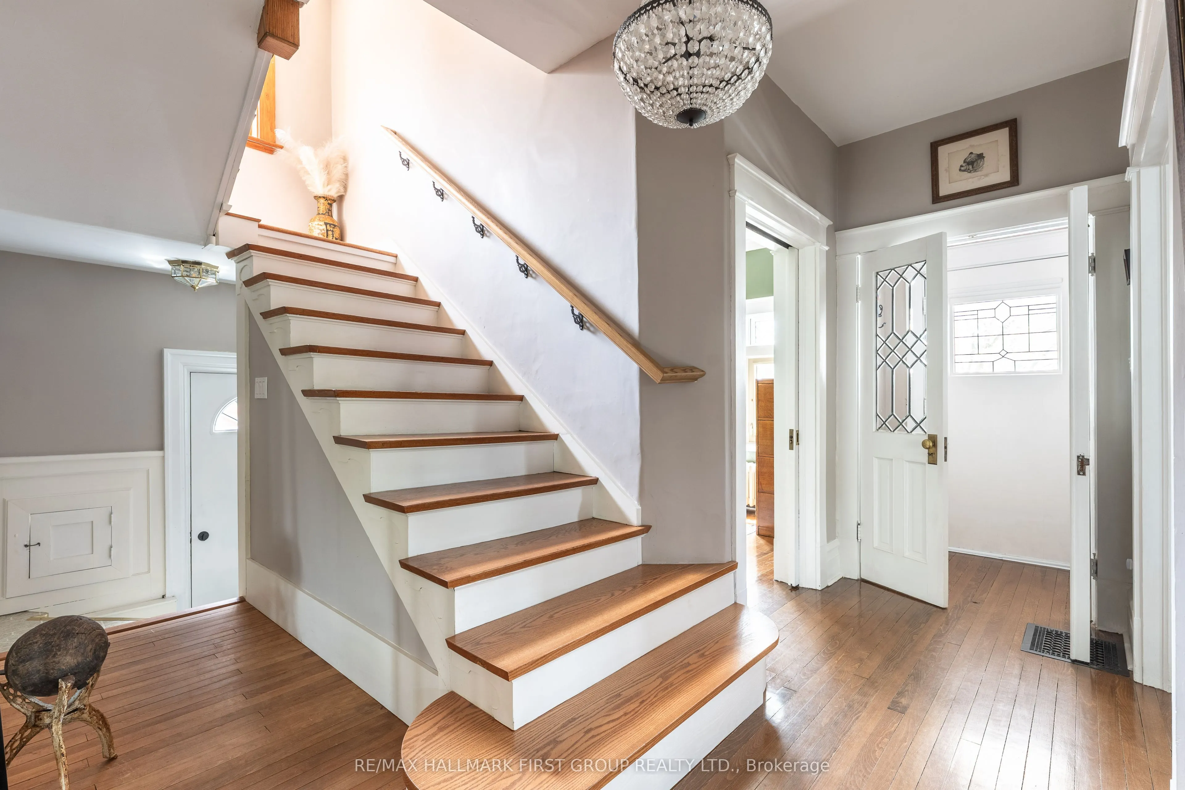 174 King Street W