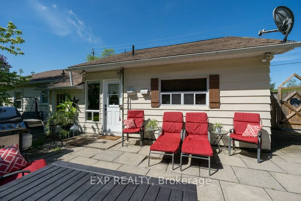 8 North Maloney Street