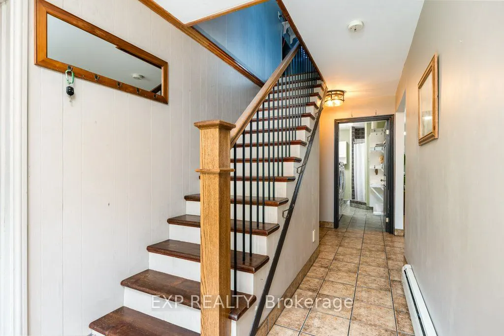 8 North Maloney Street