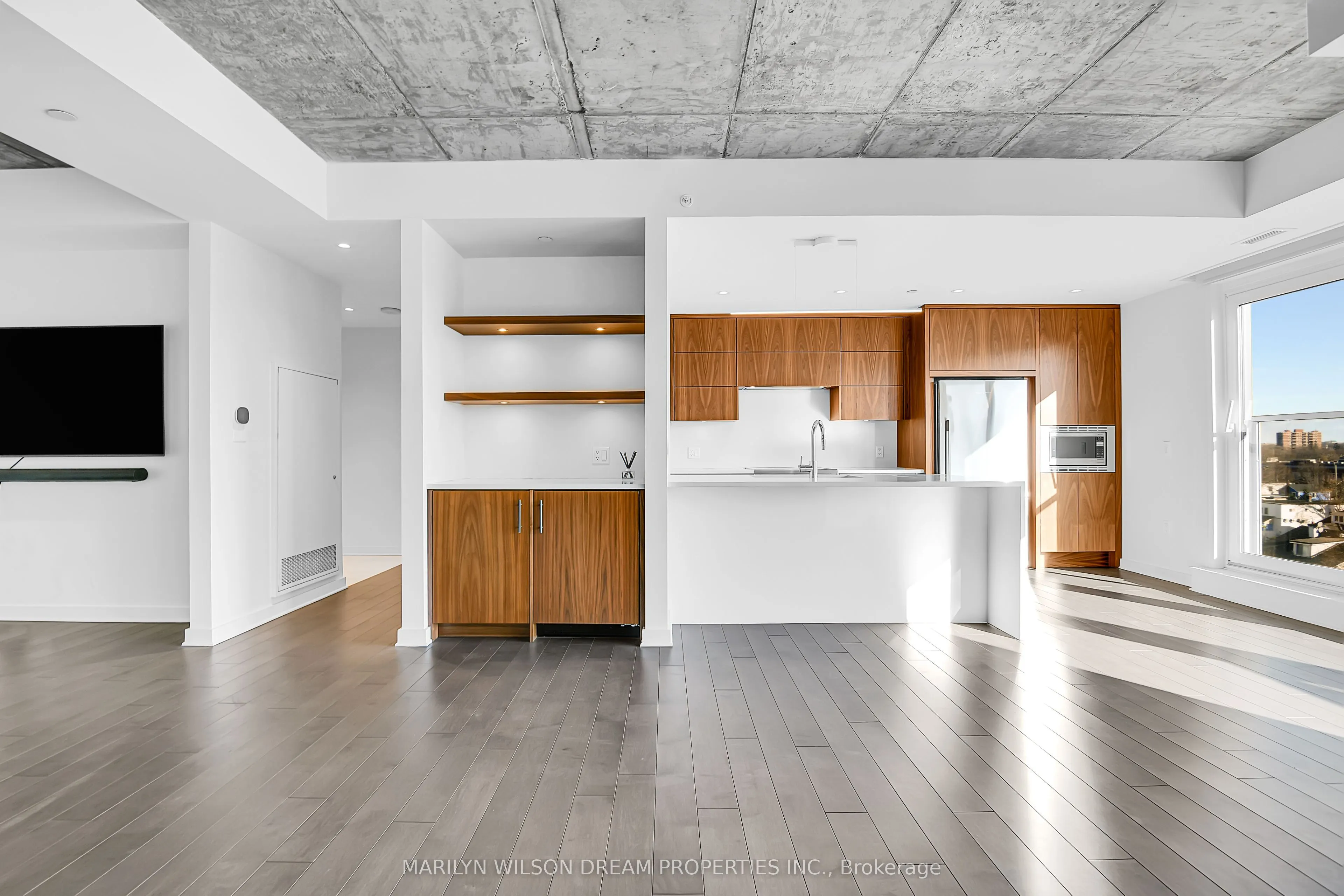135 Barrette Street, #601