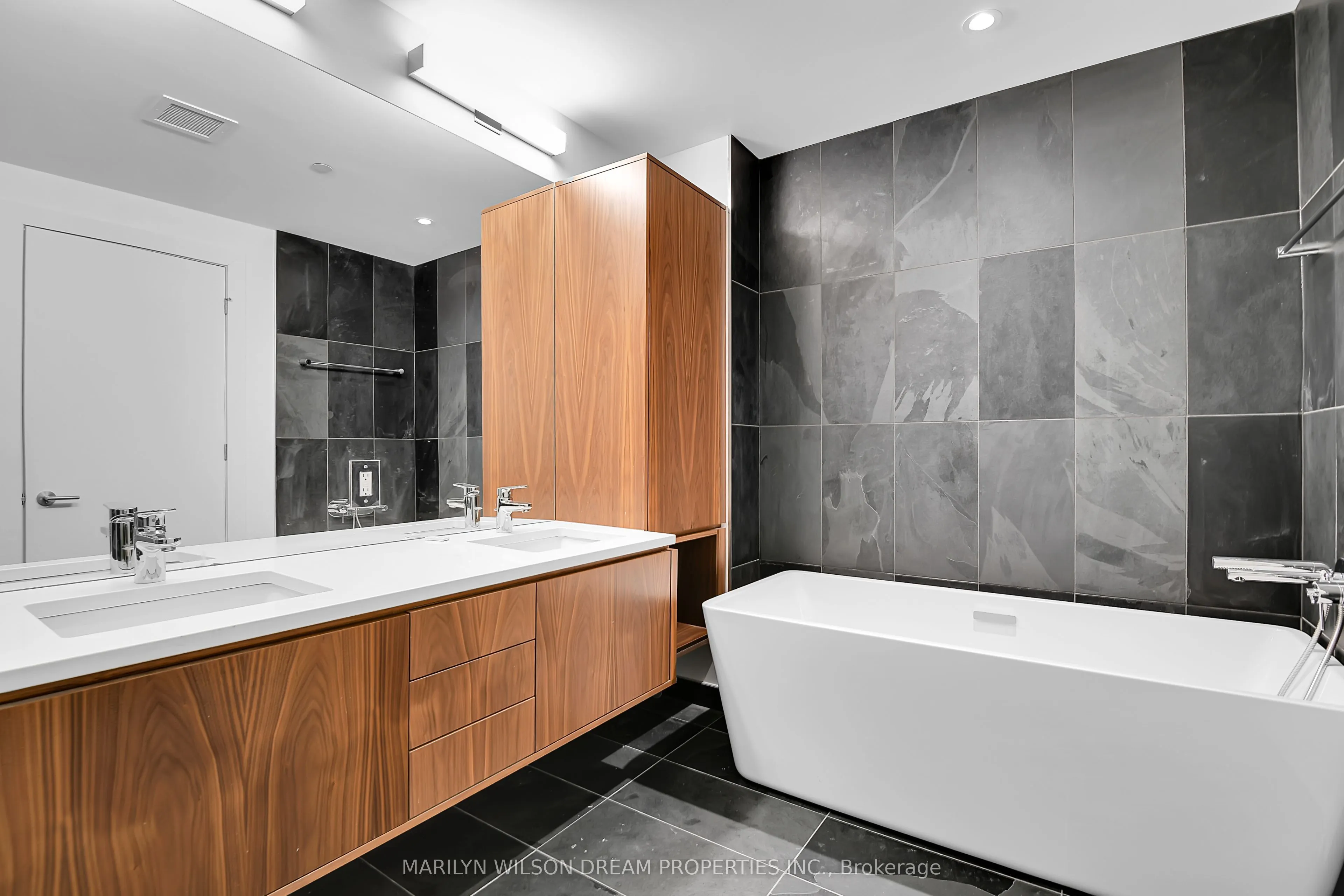 135 Barrette Street, #601