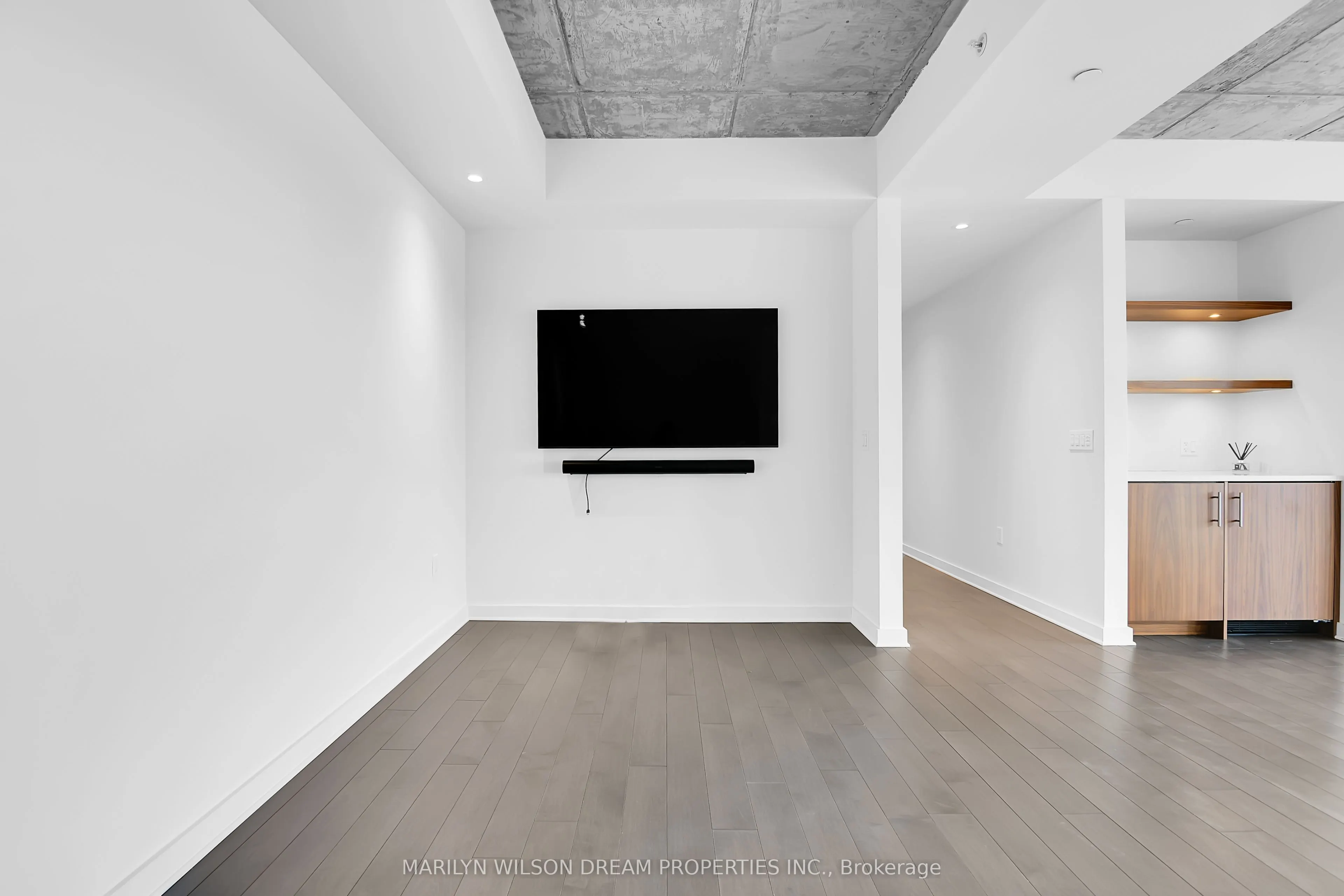 135 Barrette Street, #601