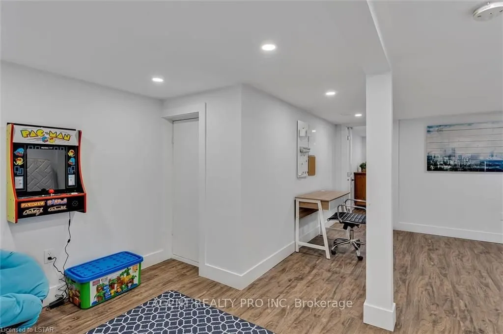 21 Oriole Road