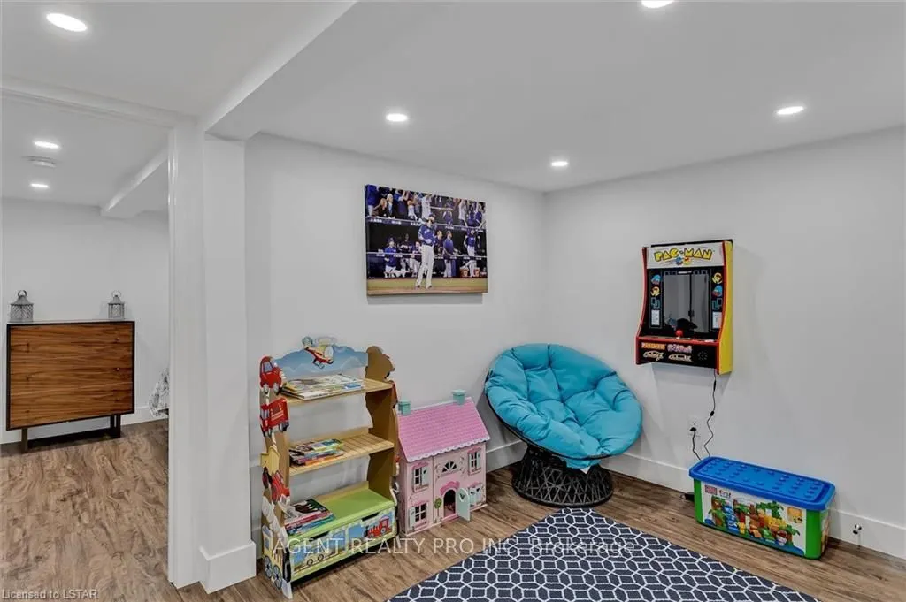 21 Oriole Road