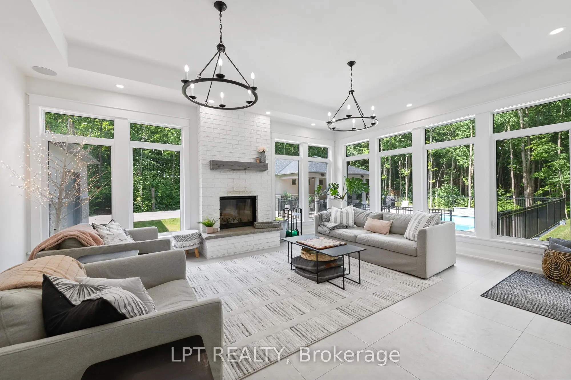 5740 Queenscourt Crescent