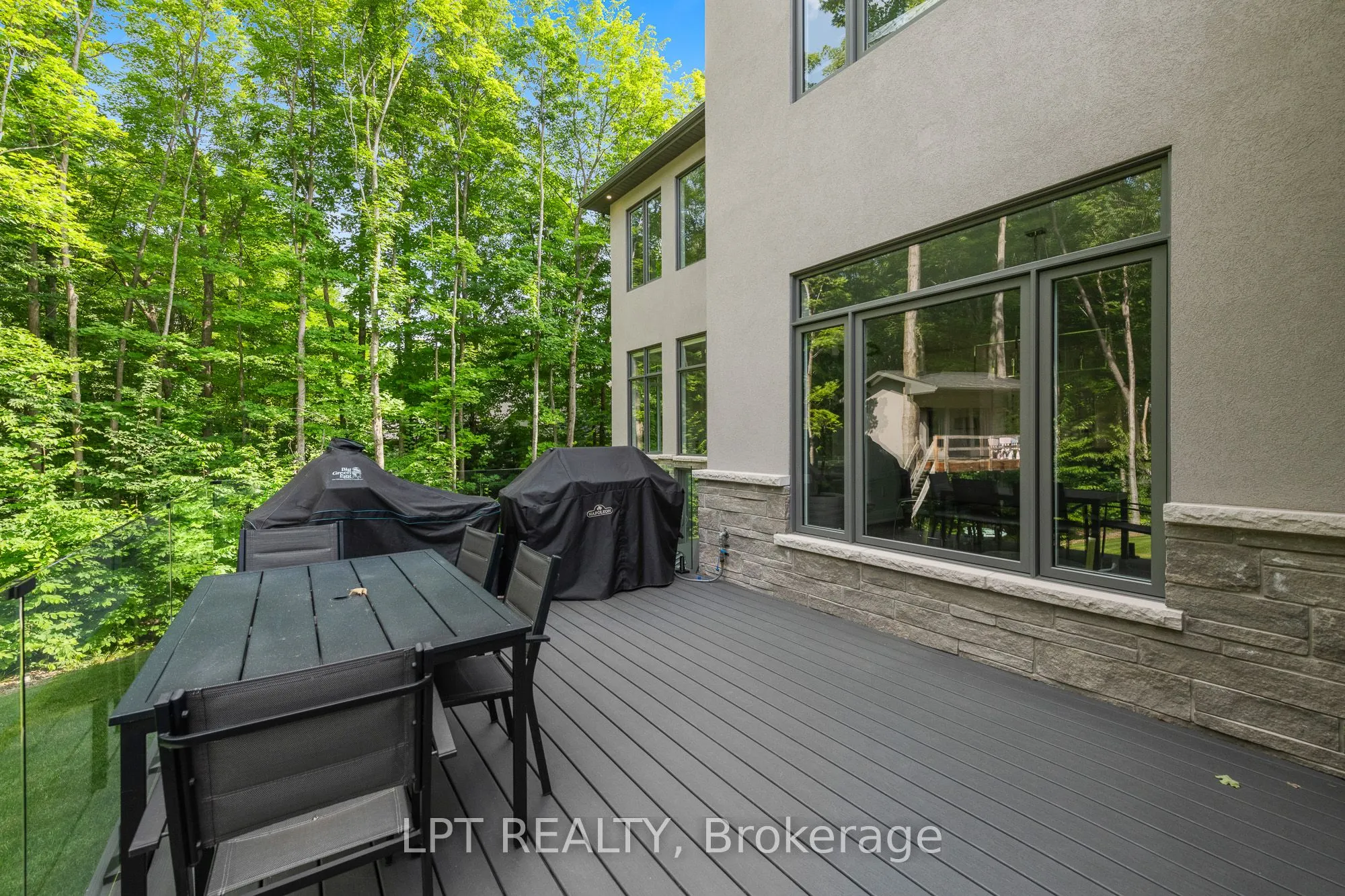 5740 Queenscourt Crescent