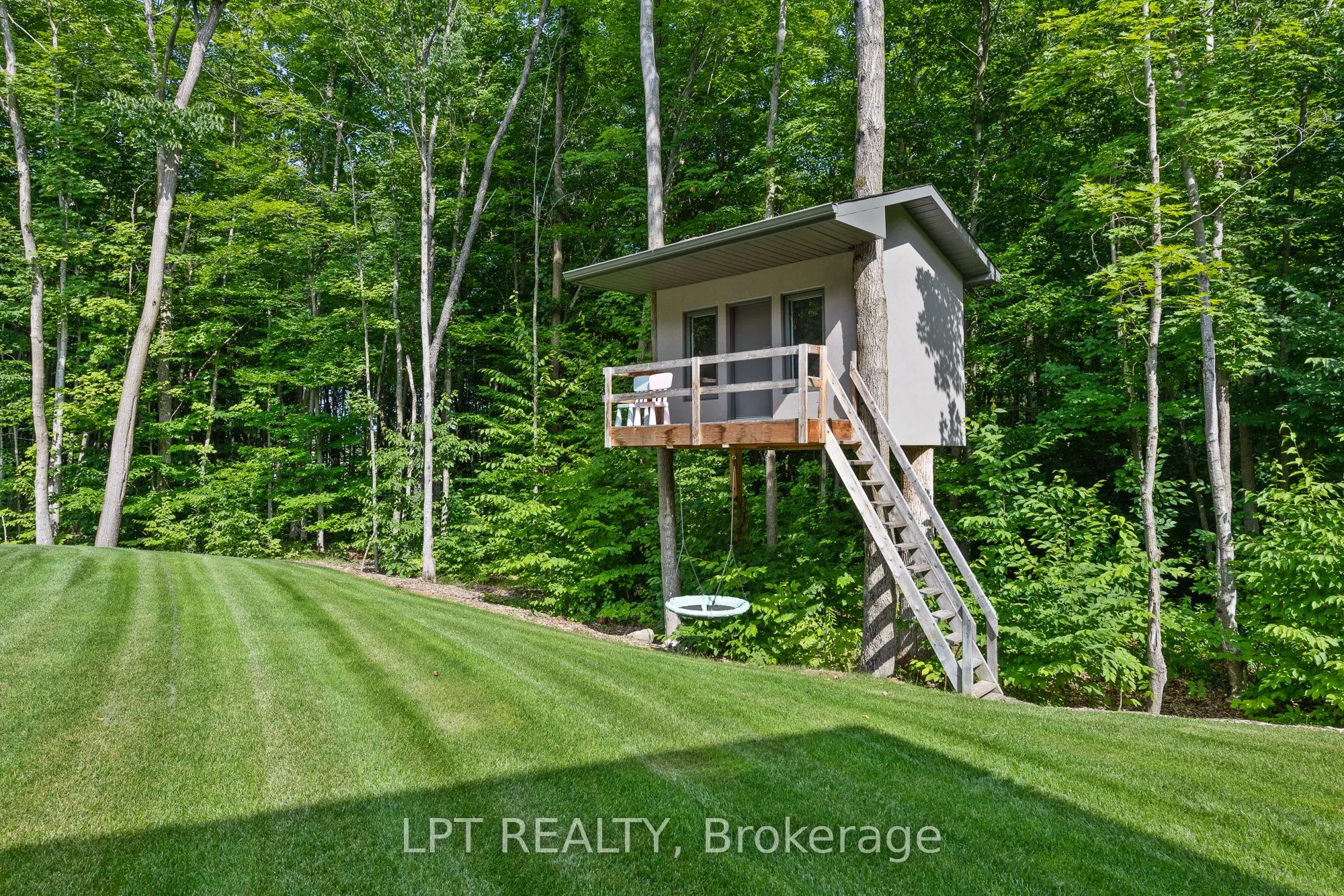 5740 Queenscourt Crescent