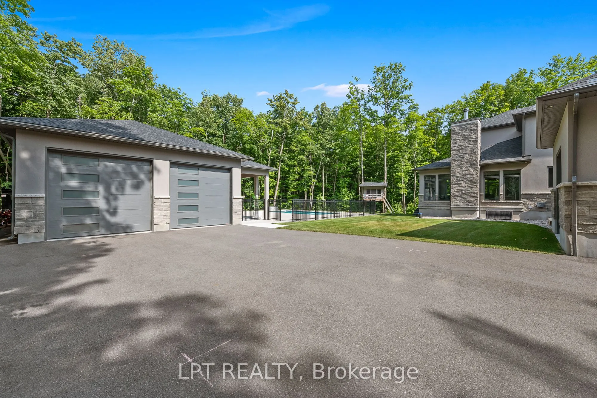 5740 Queenscourt Crescent