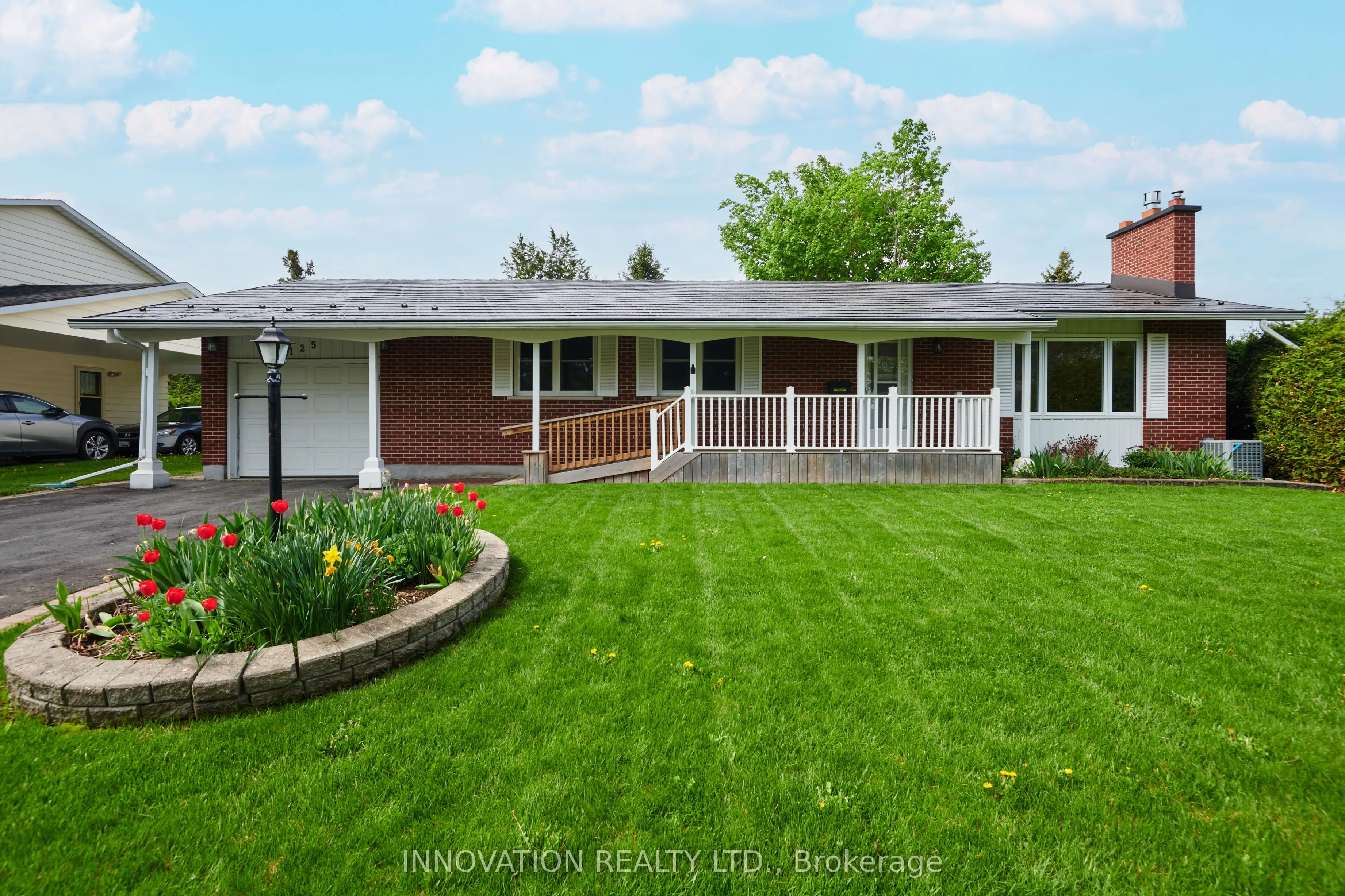 125 Country Lane W
