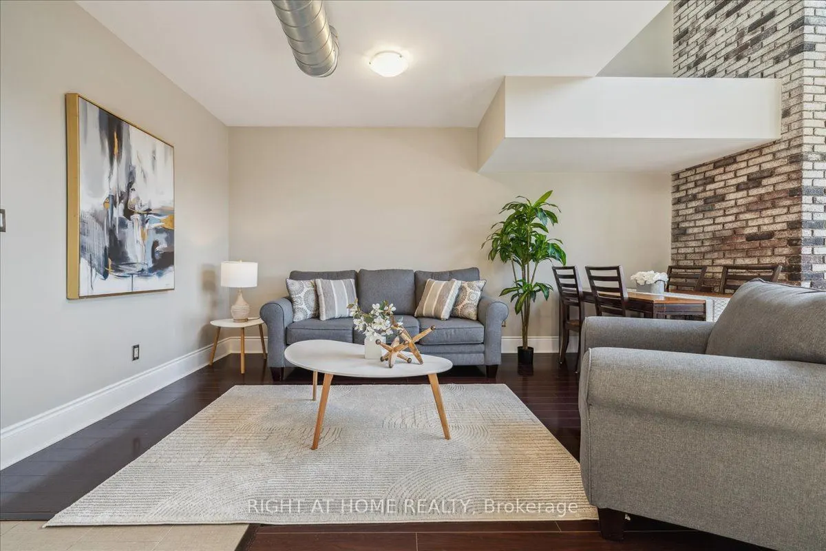 80 King William Street, #402