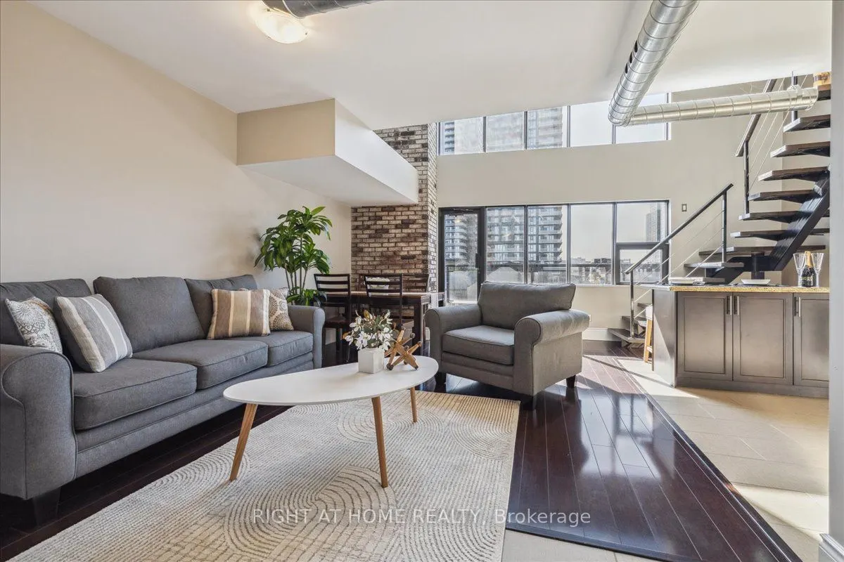 80 King William Street, #402