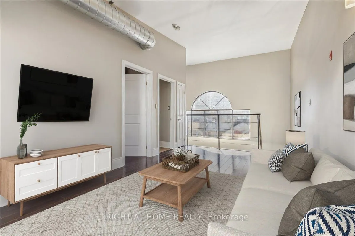 80 King William Street, #402