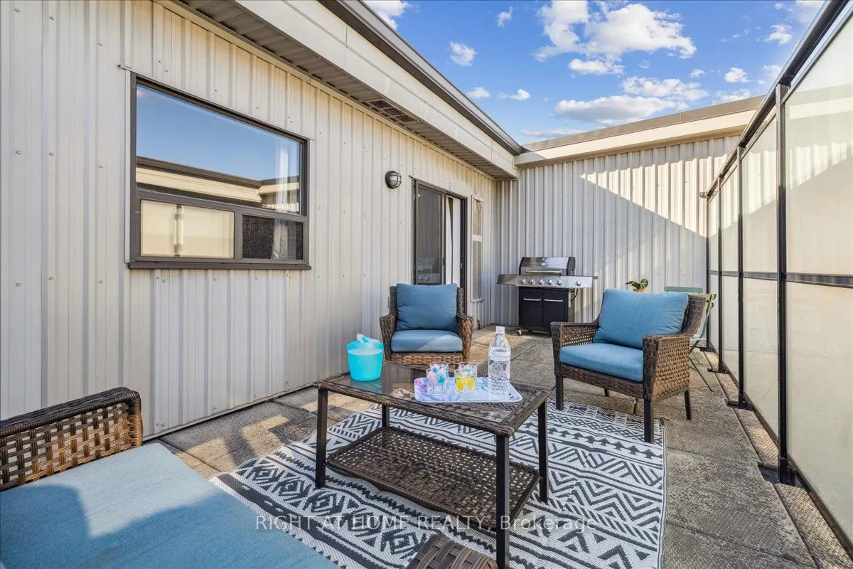 80 King William Street, #402