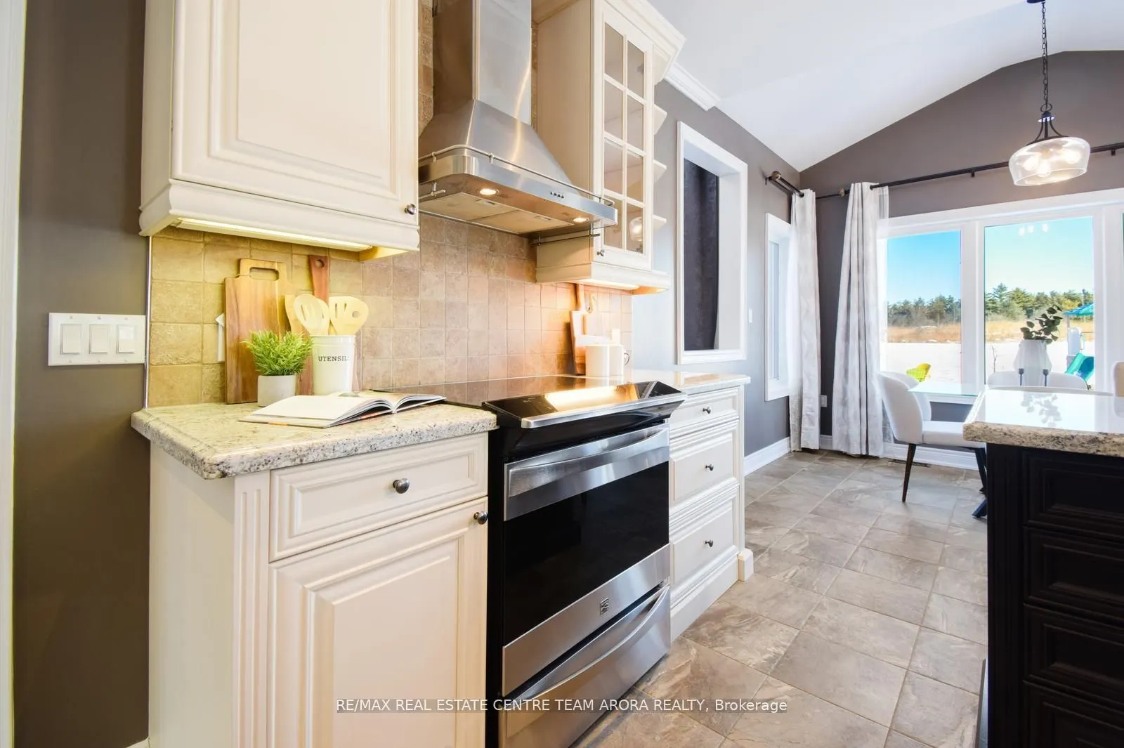 100 Chesswood Trail