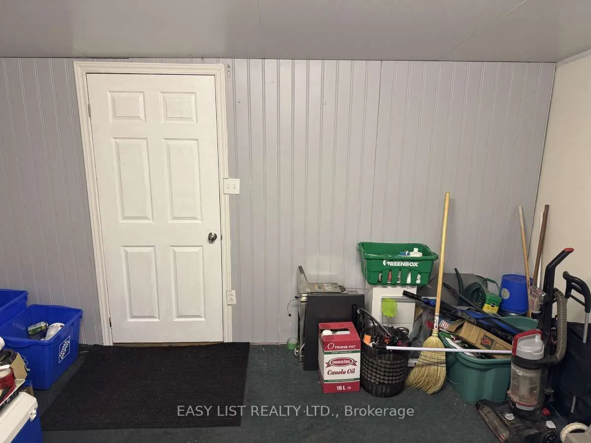 210 Shackleton Street
