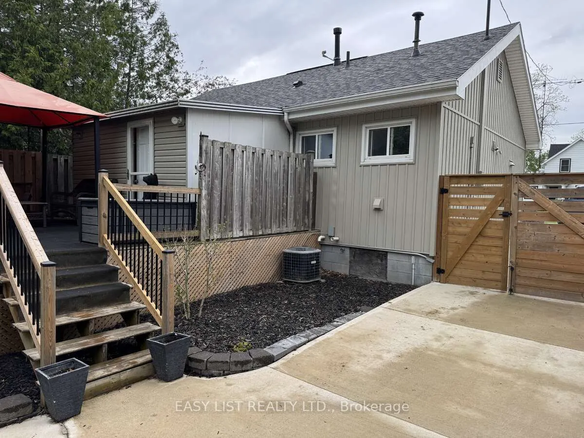 210 Shackleton Street