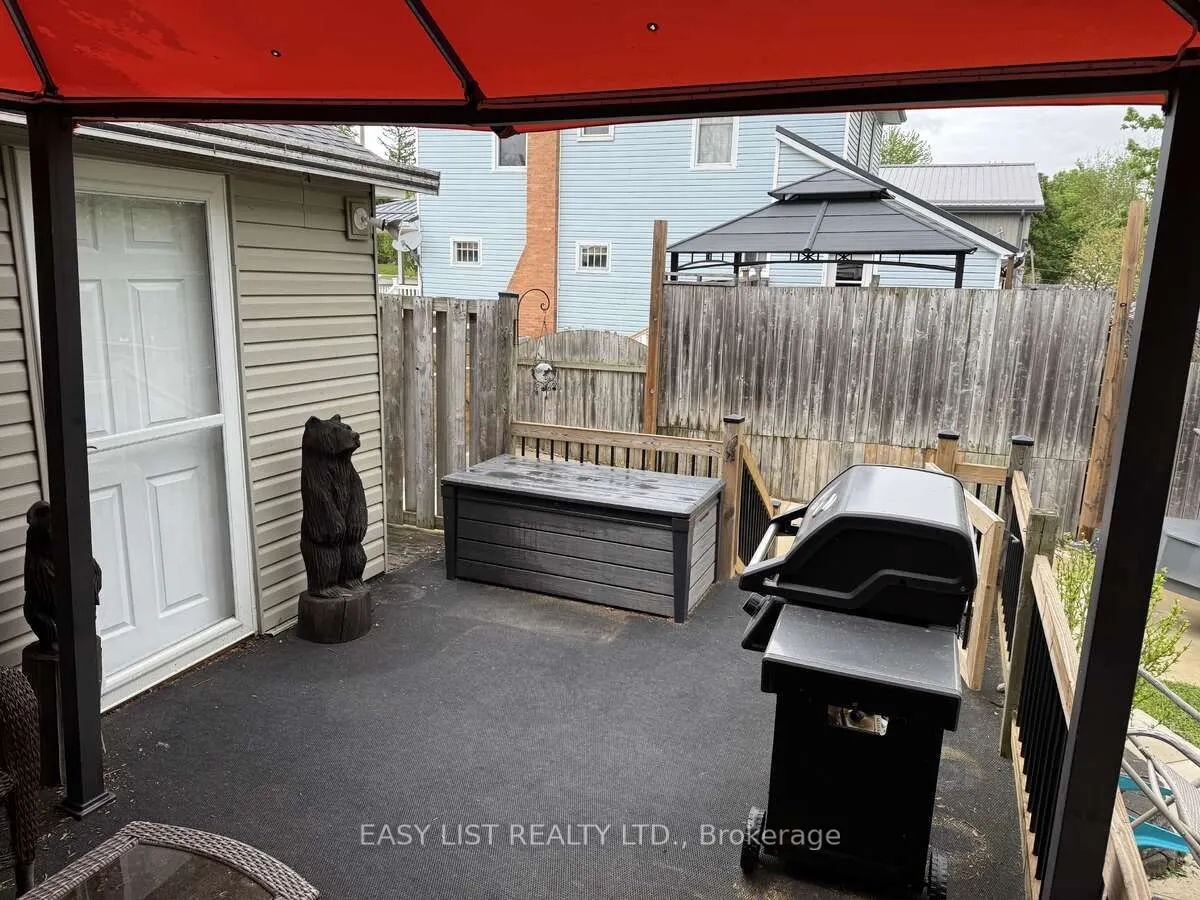 210 Shackleton Street