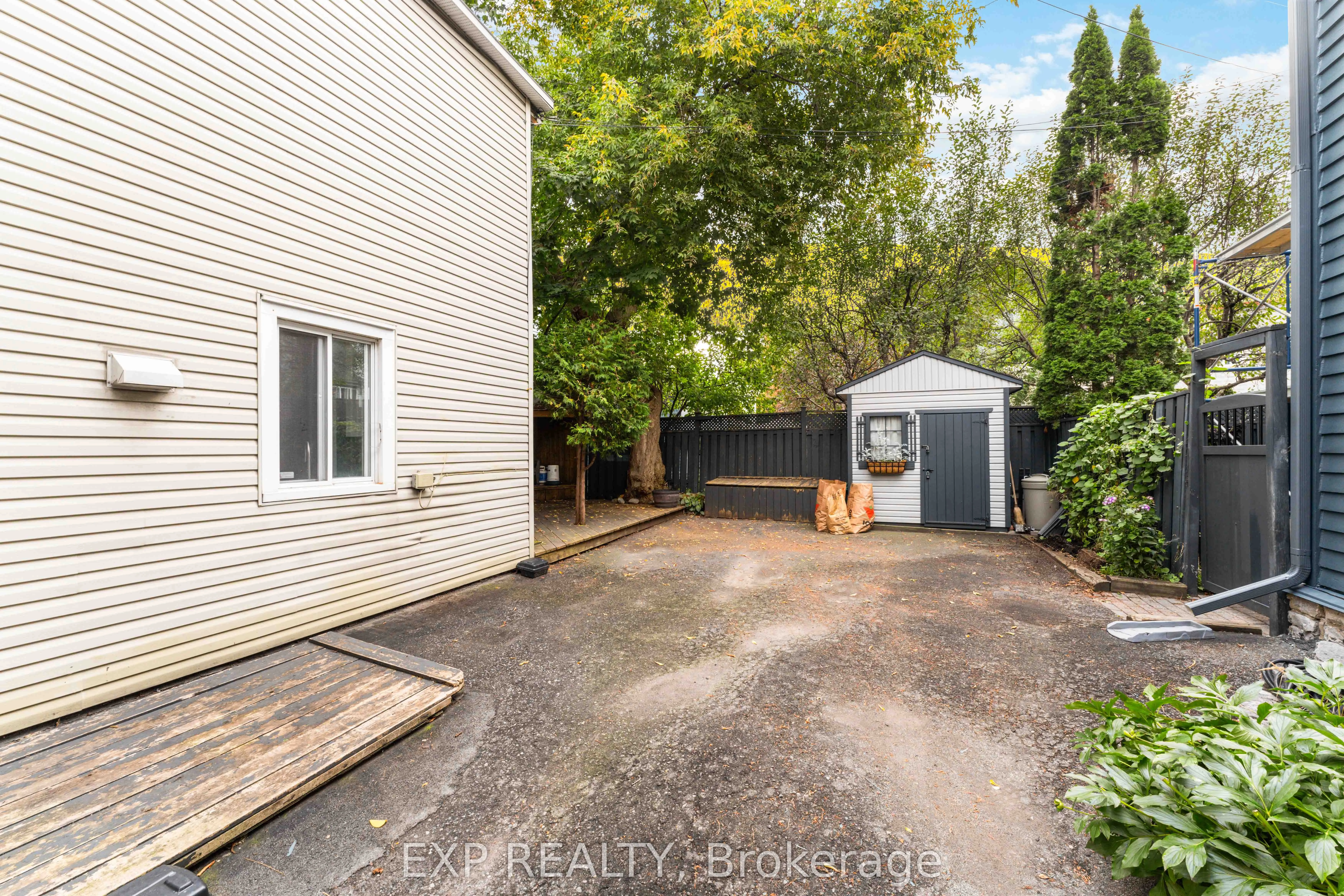 162 KING EDWARD Avenue