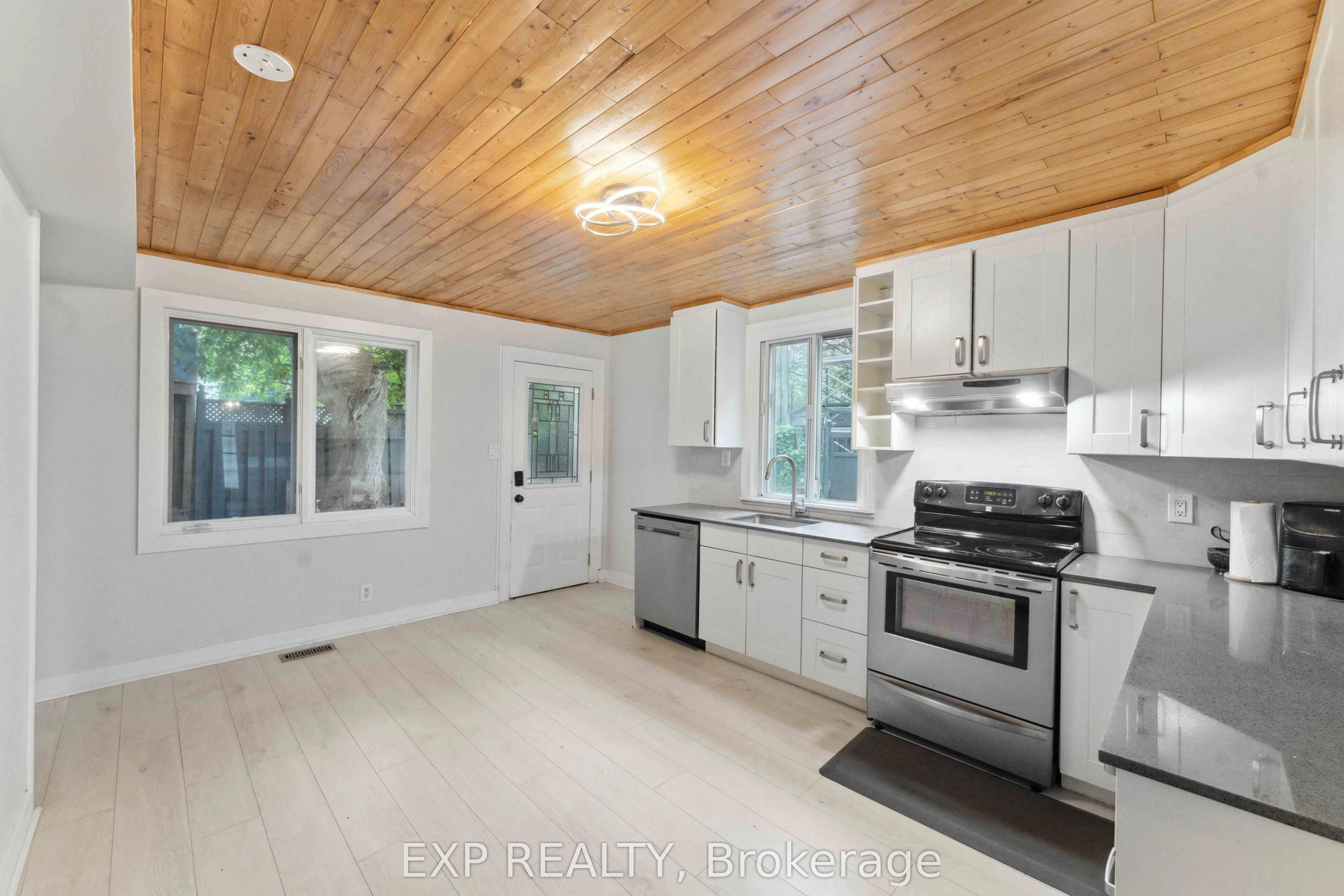 162 KING EDWARD Avenue