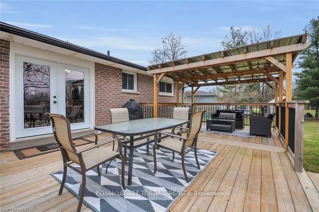 104 Simcoe Crescent