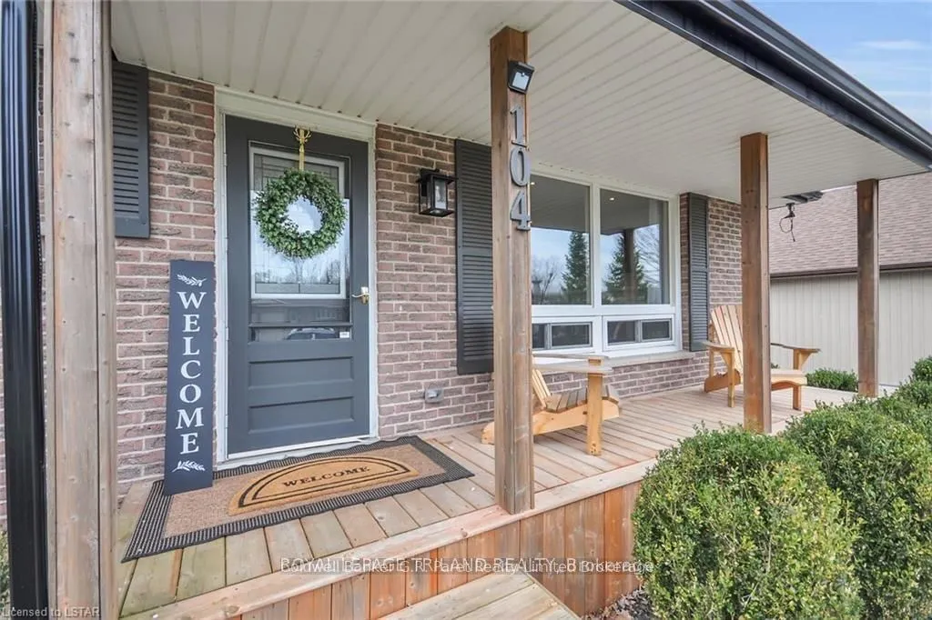 104 Simcoe Crescent