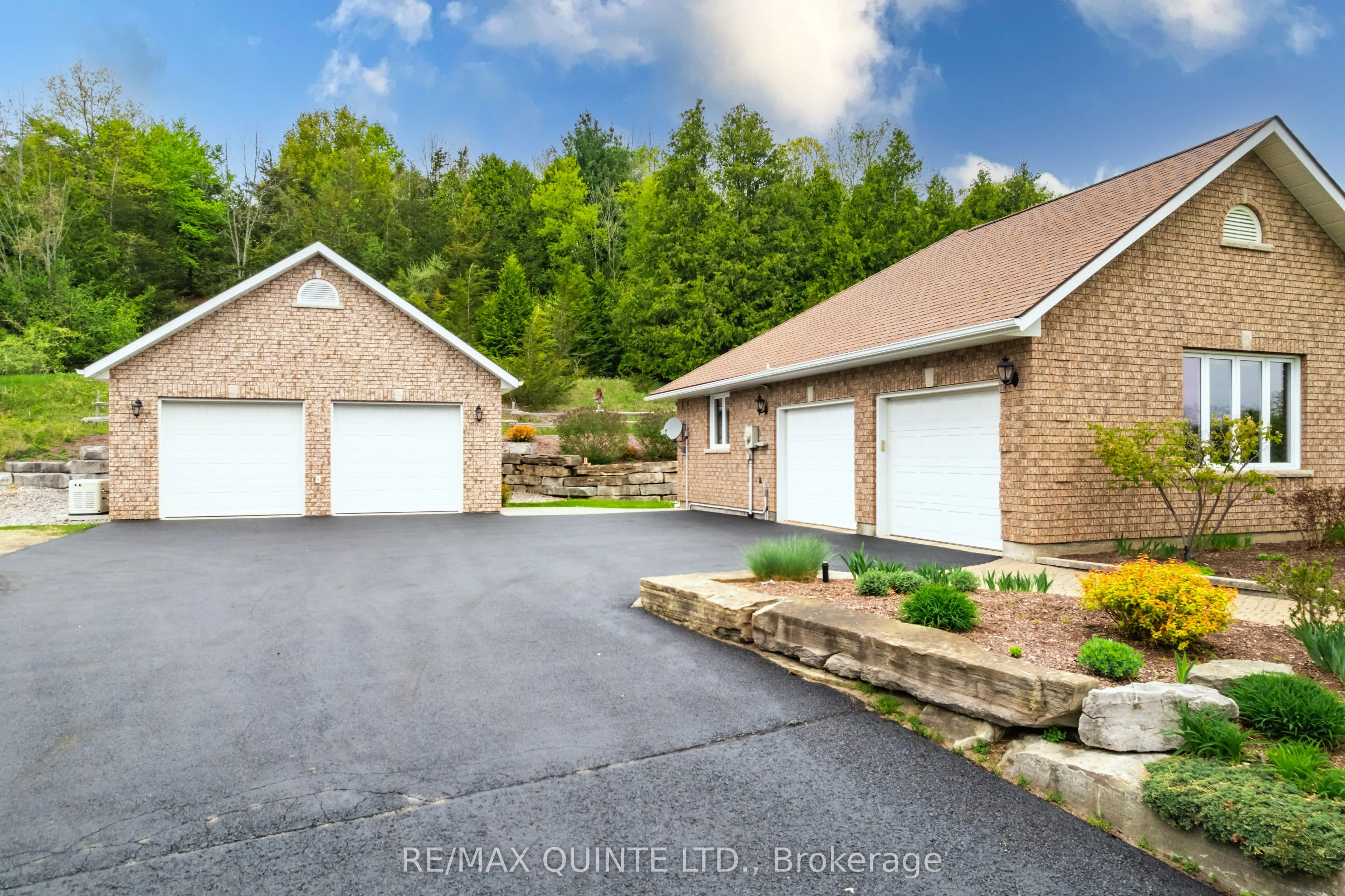 38 Oakridge Drive