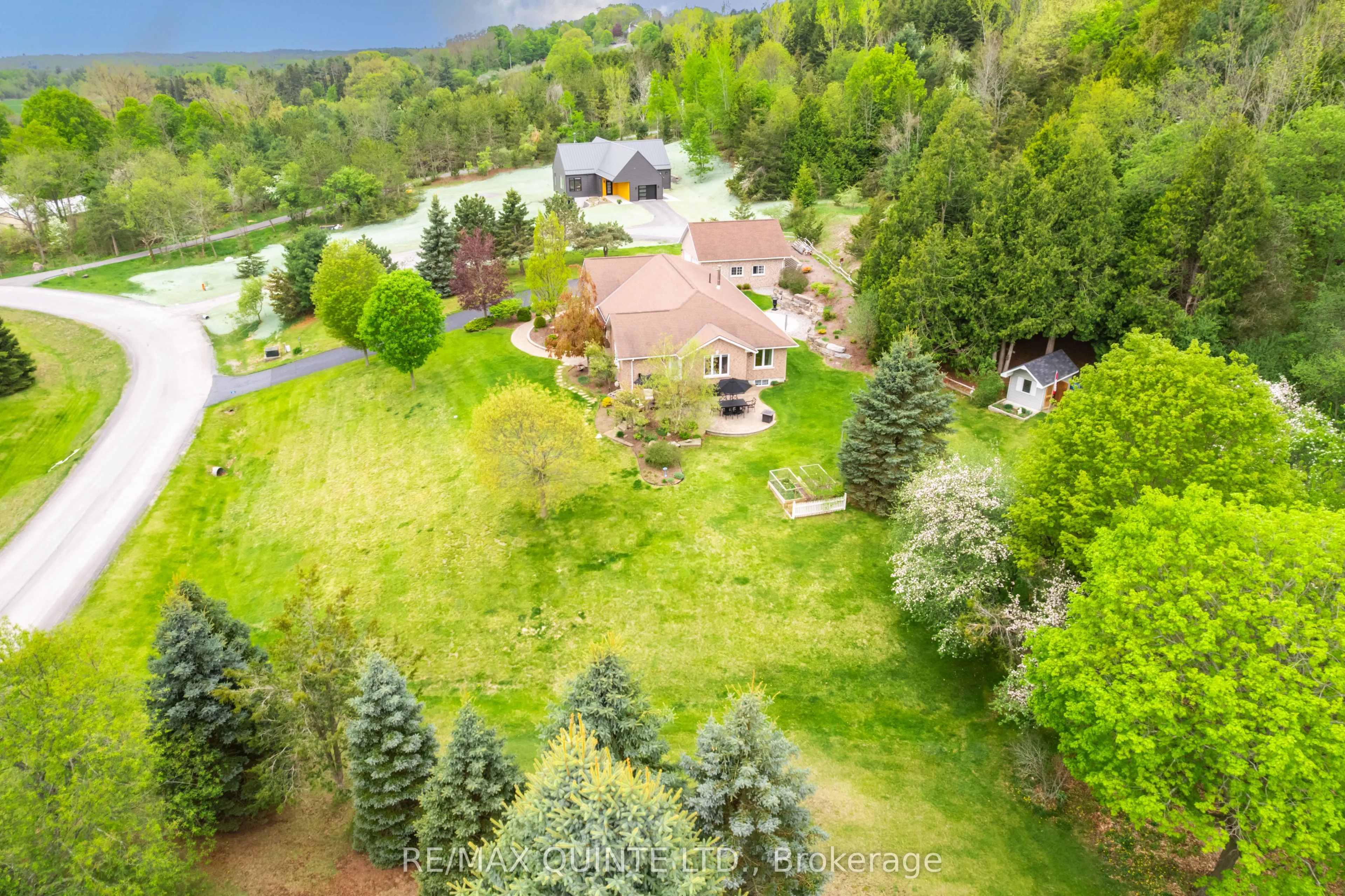 38 Oakridge Drive