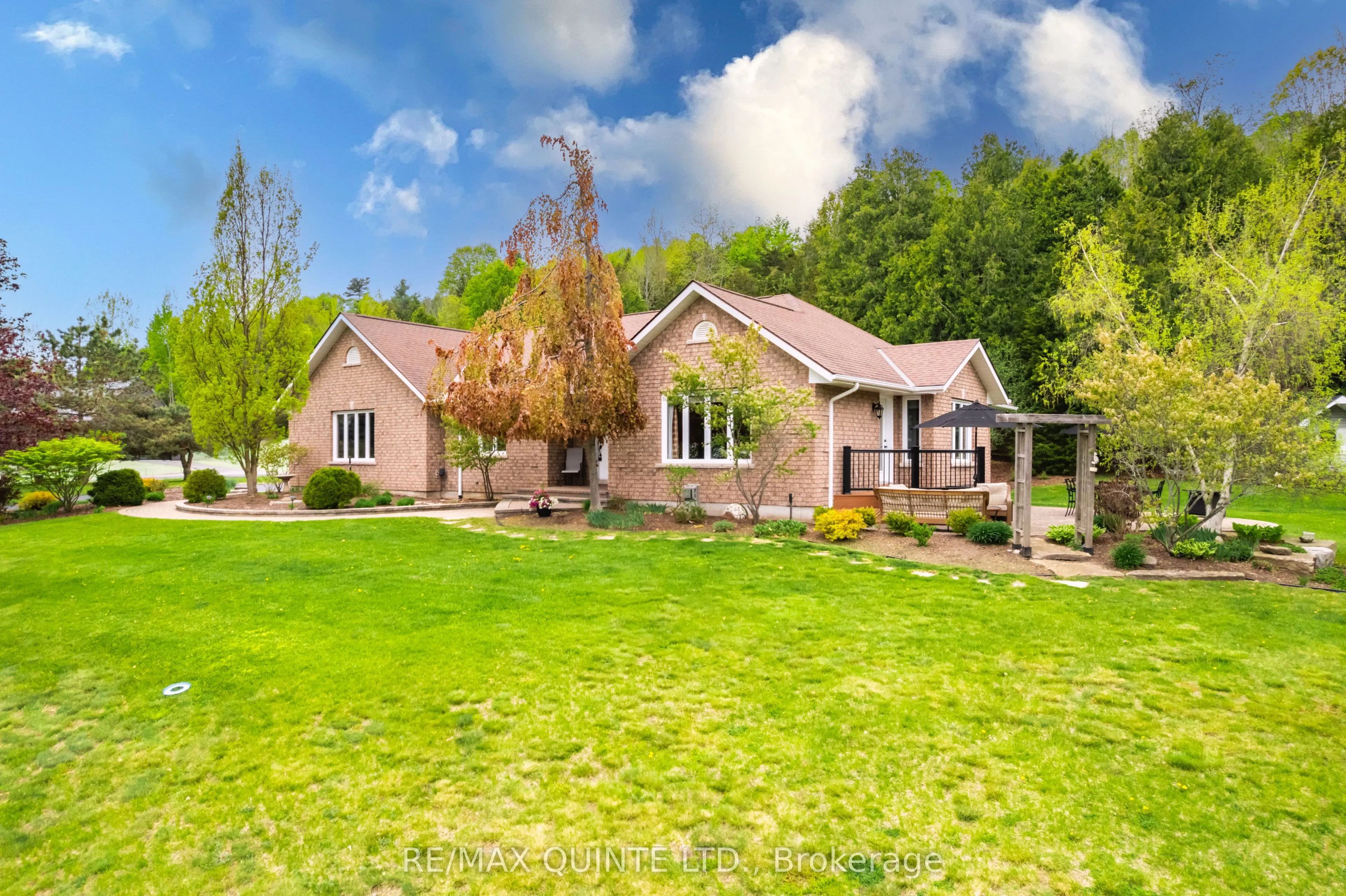 38 Oakridge Drive