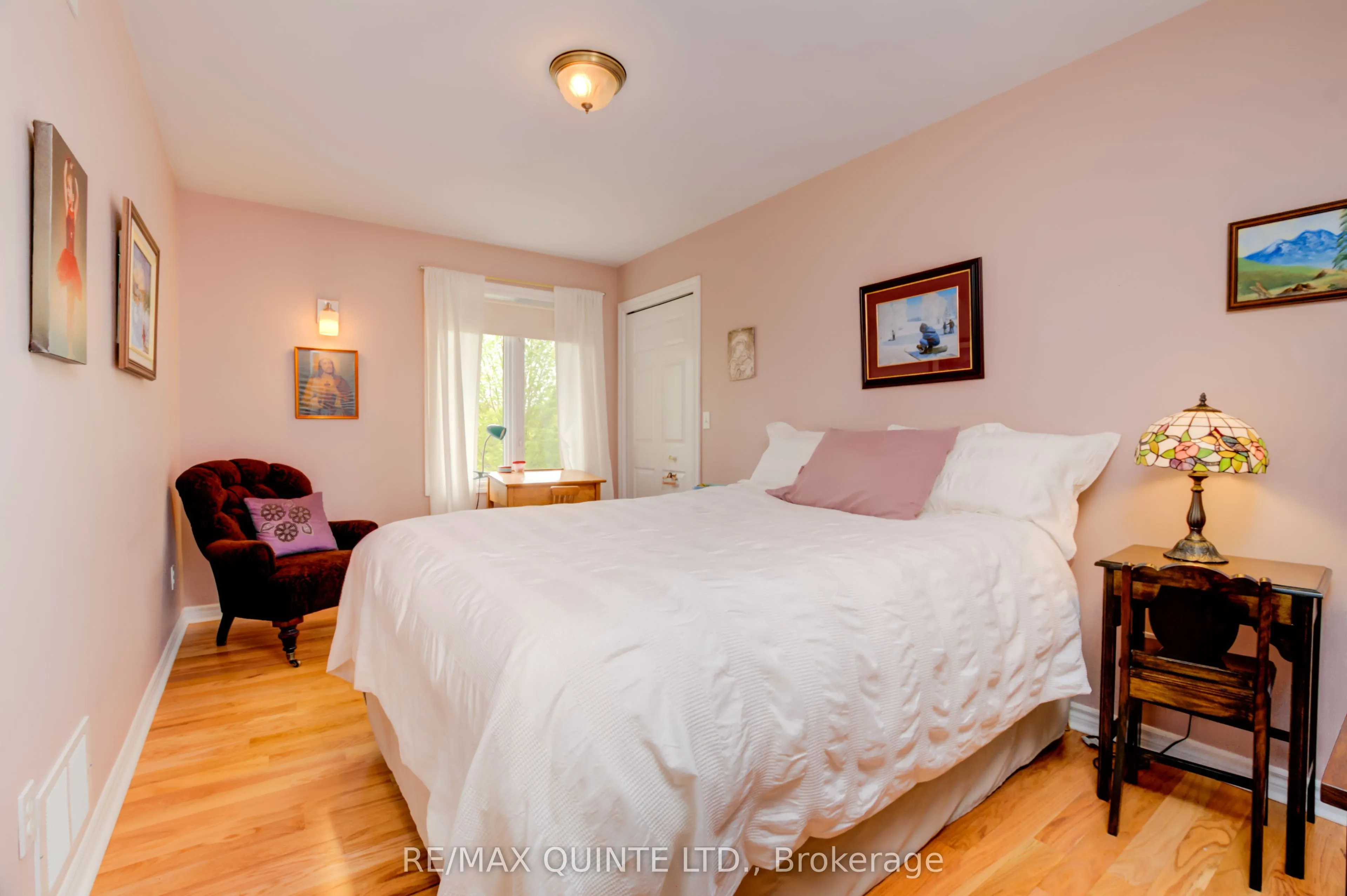 38 Oakridge Drive