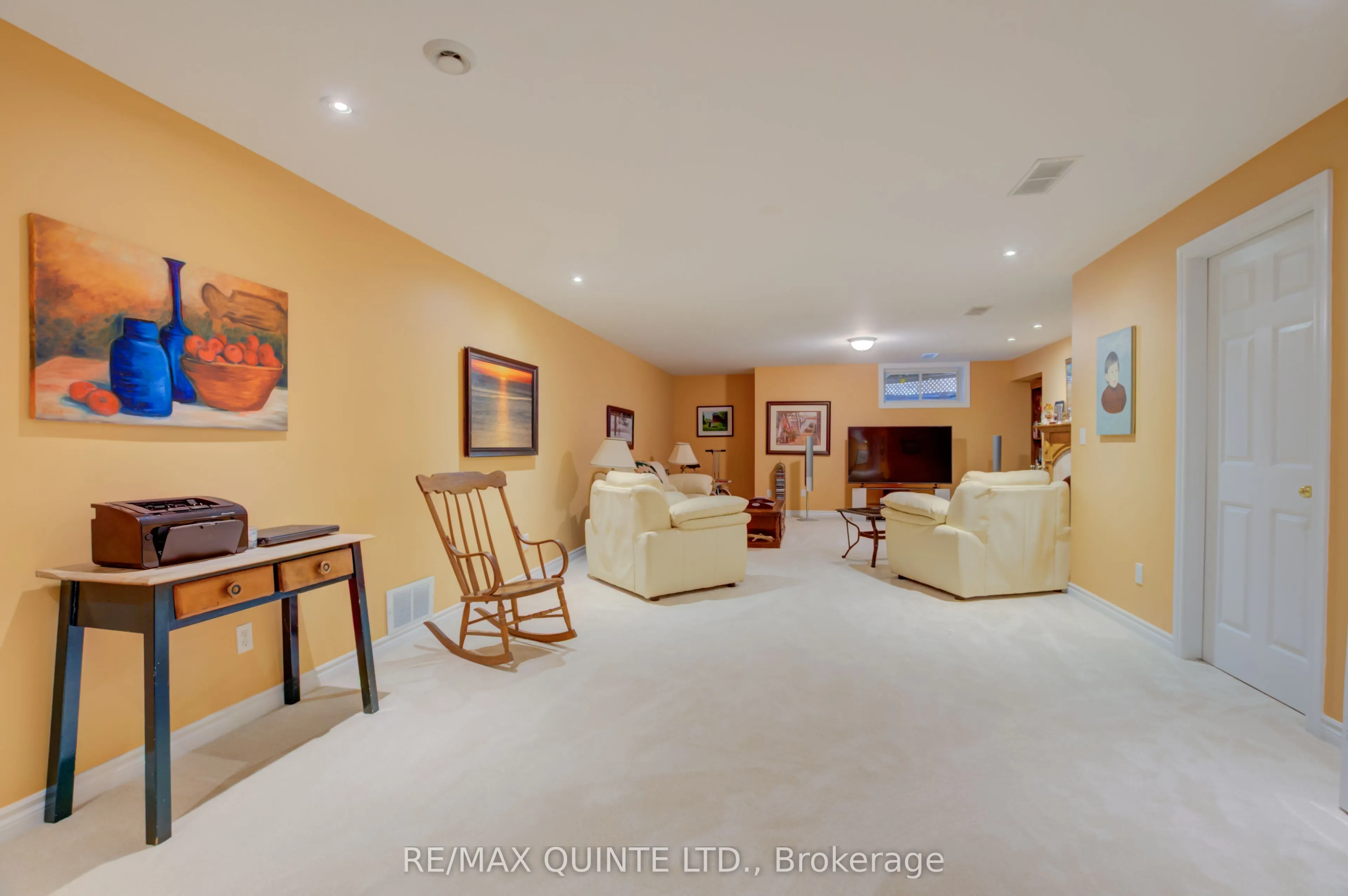 38 Oakridge Drive