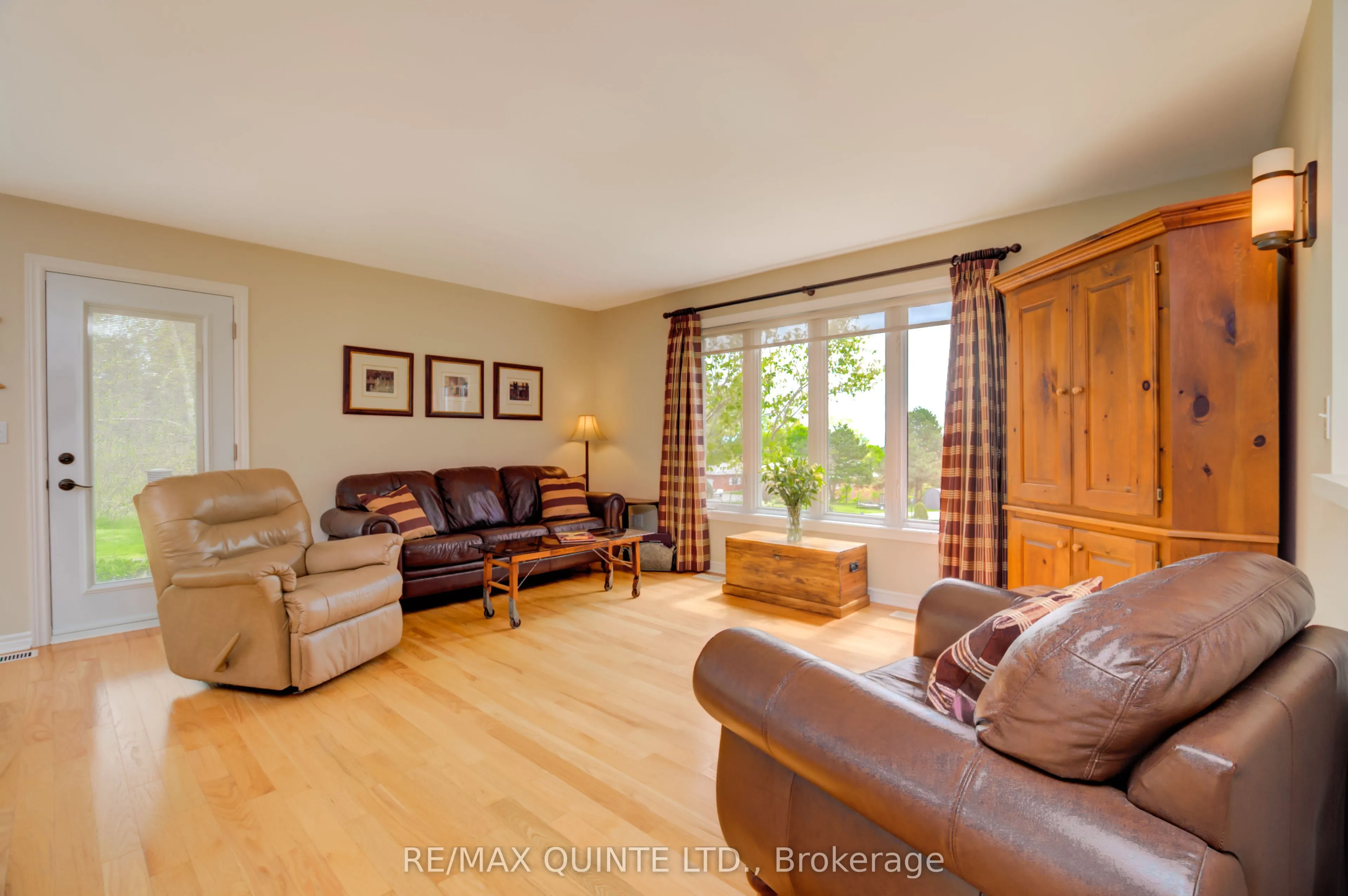 38 Oakridge Drive