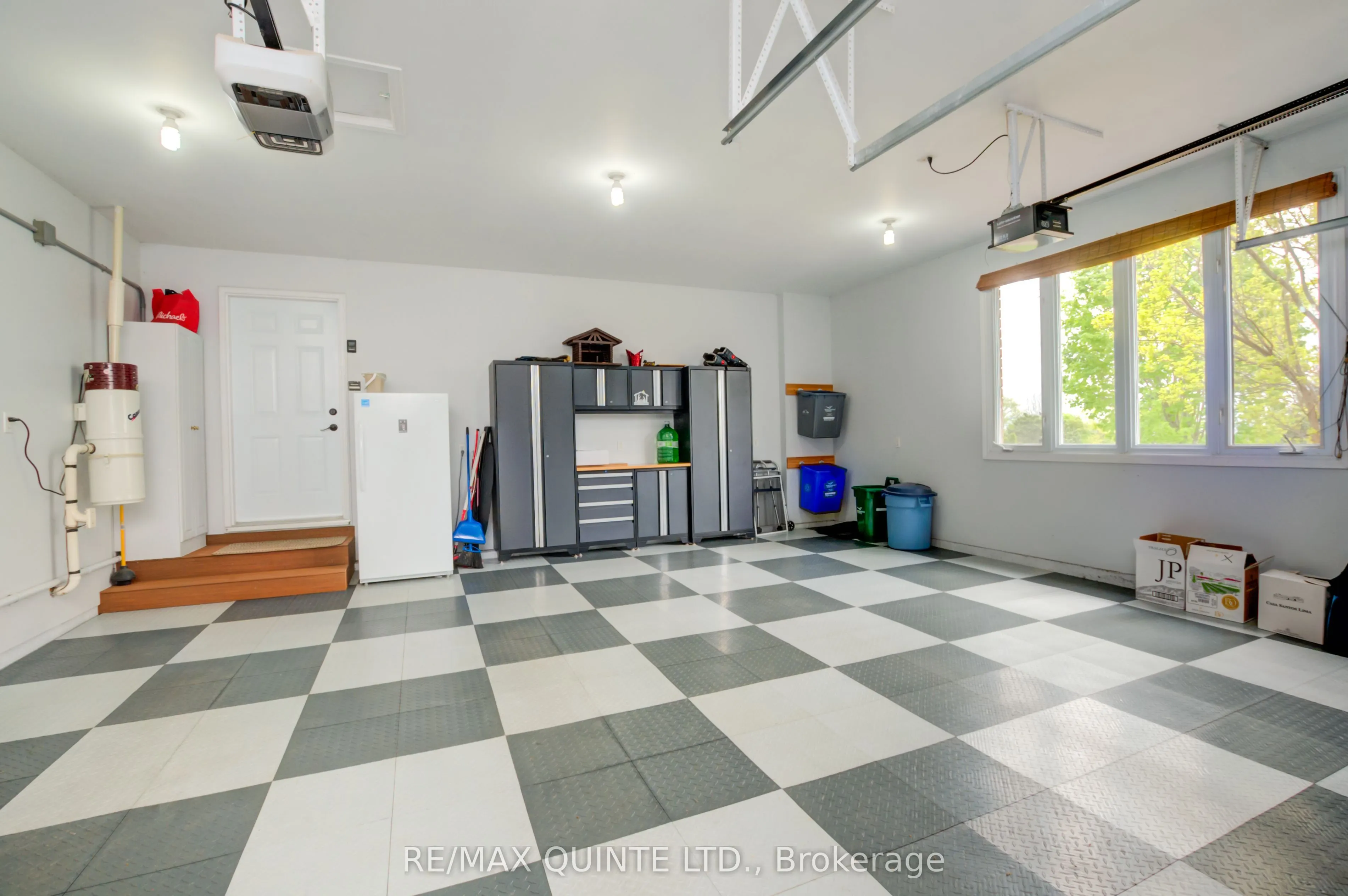 38 Oakridge Drive