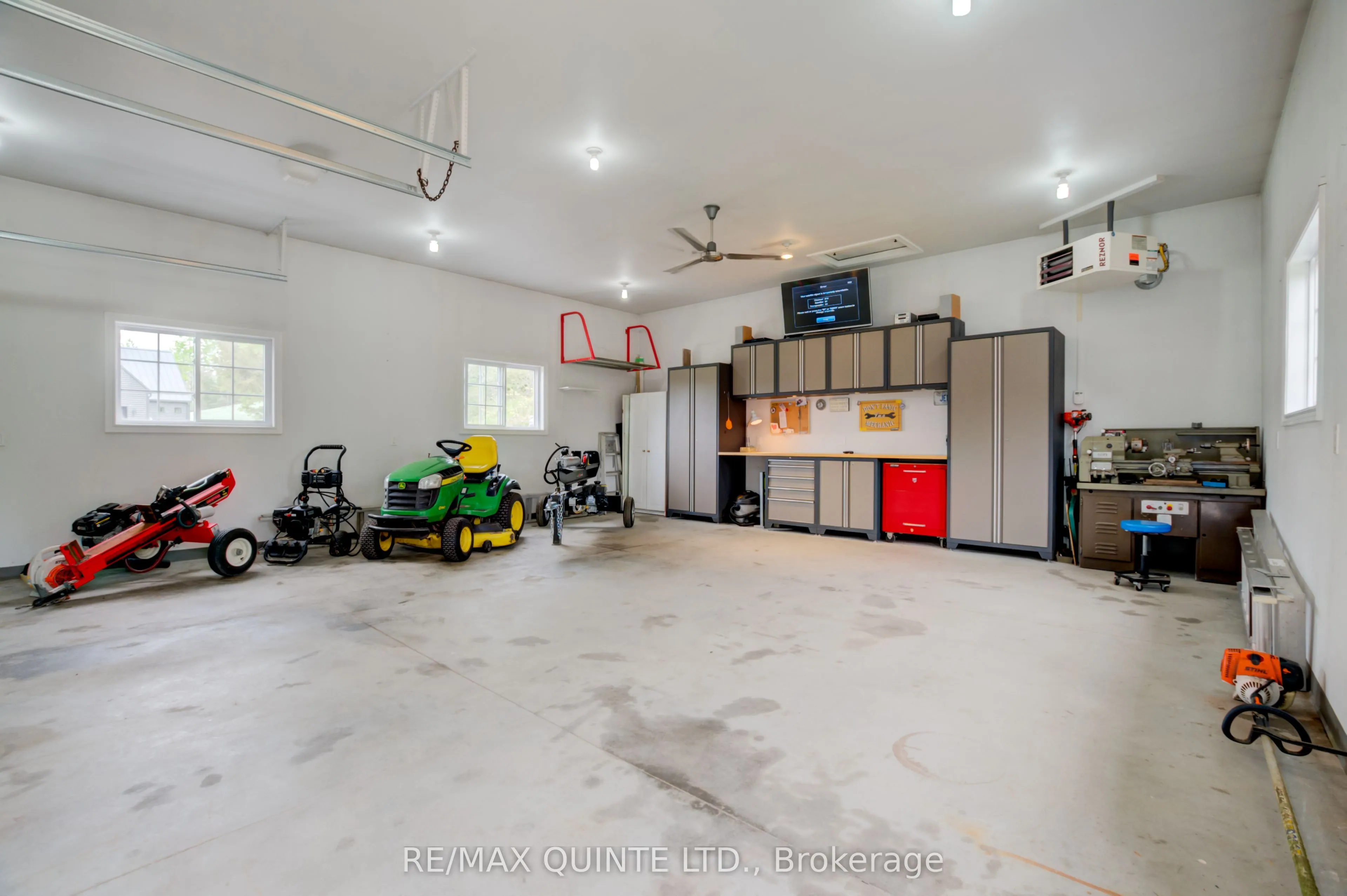 38 Oakridge Drive