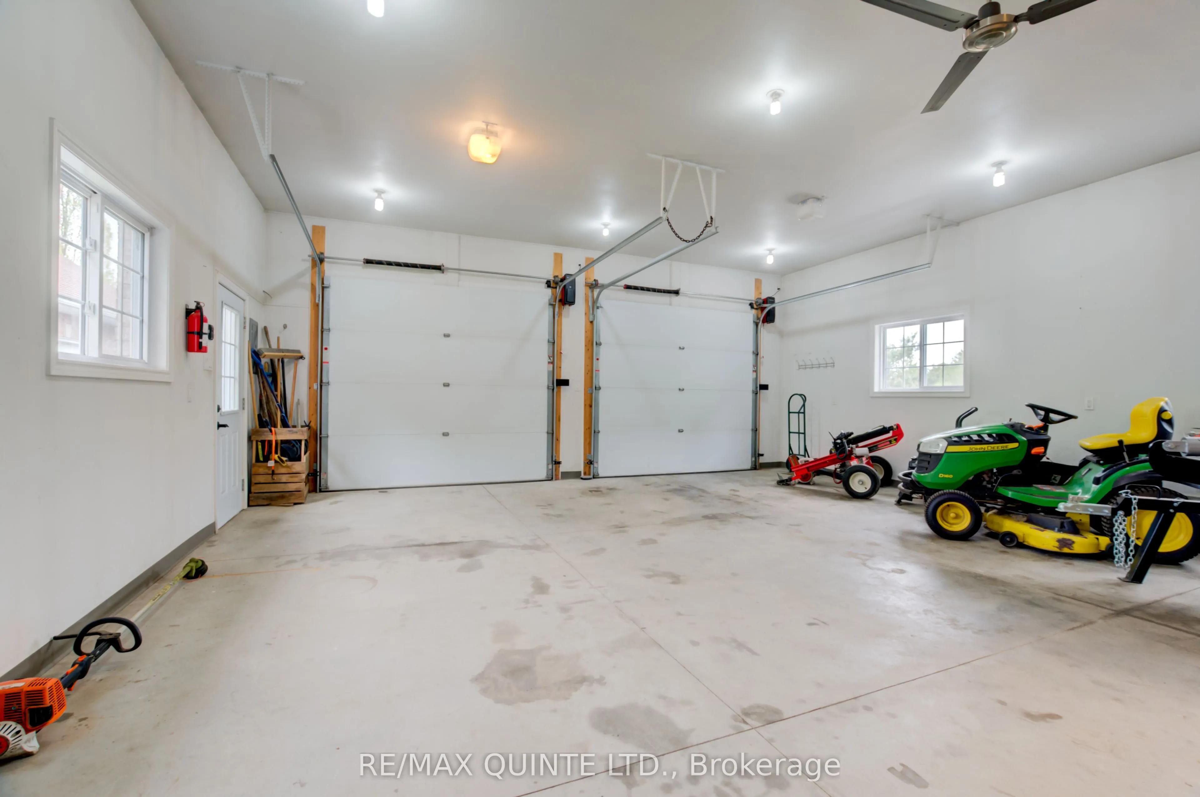 38 Oakridge Drive
