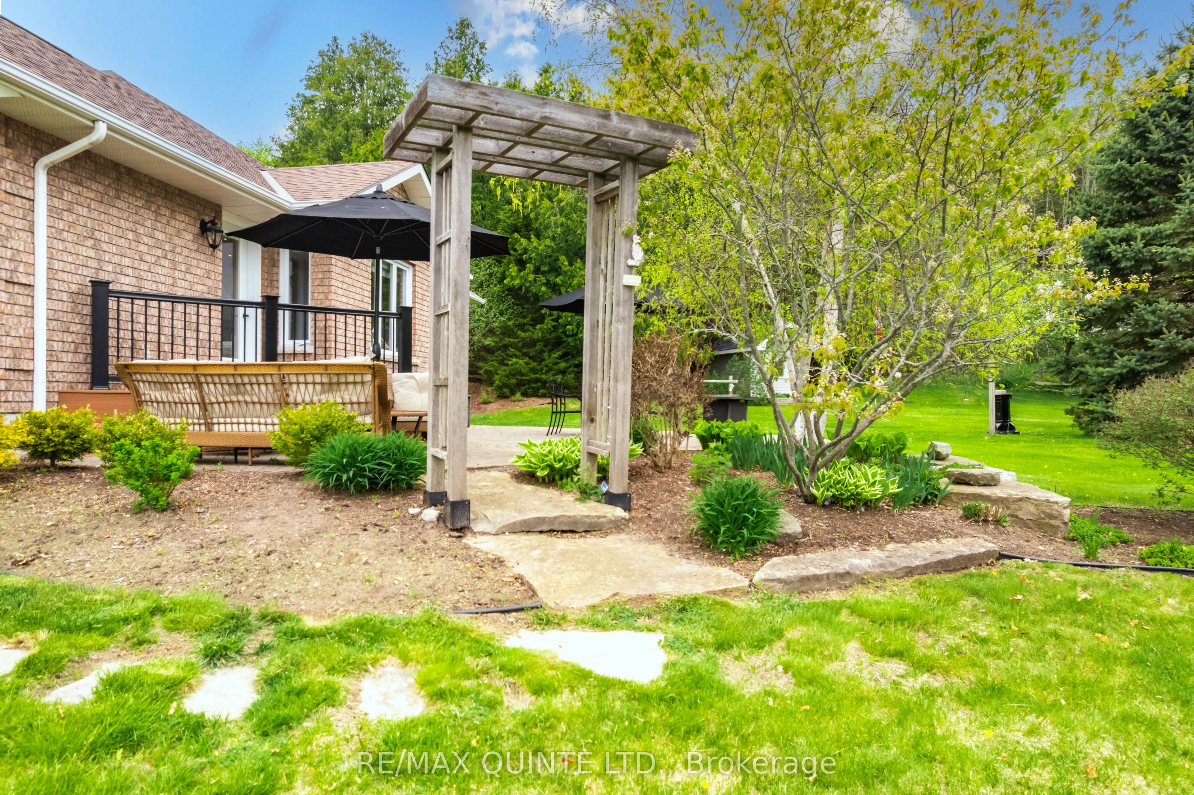38 Oakridge Drive