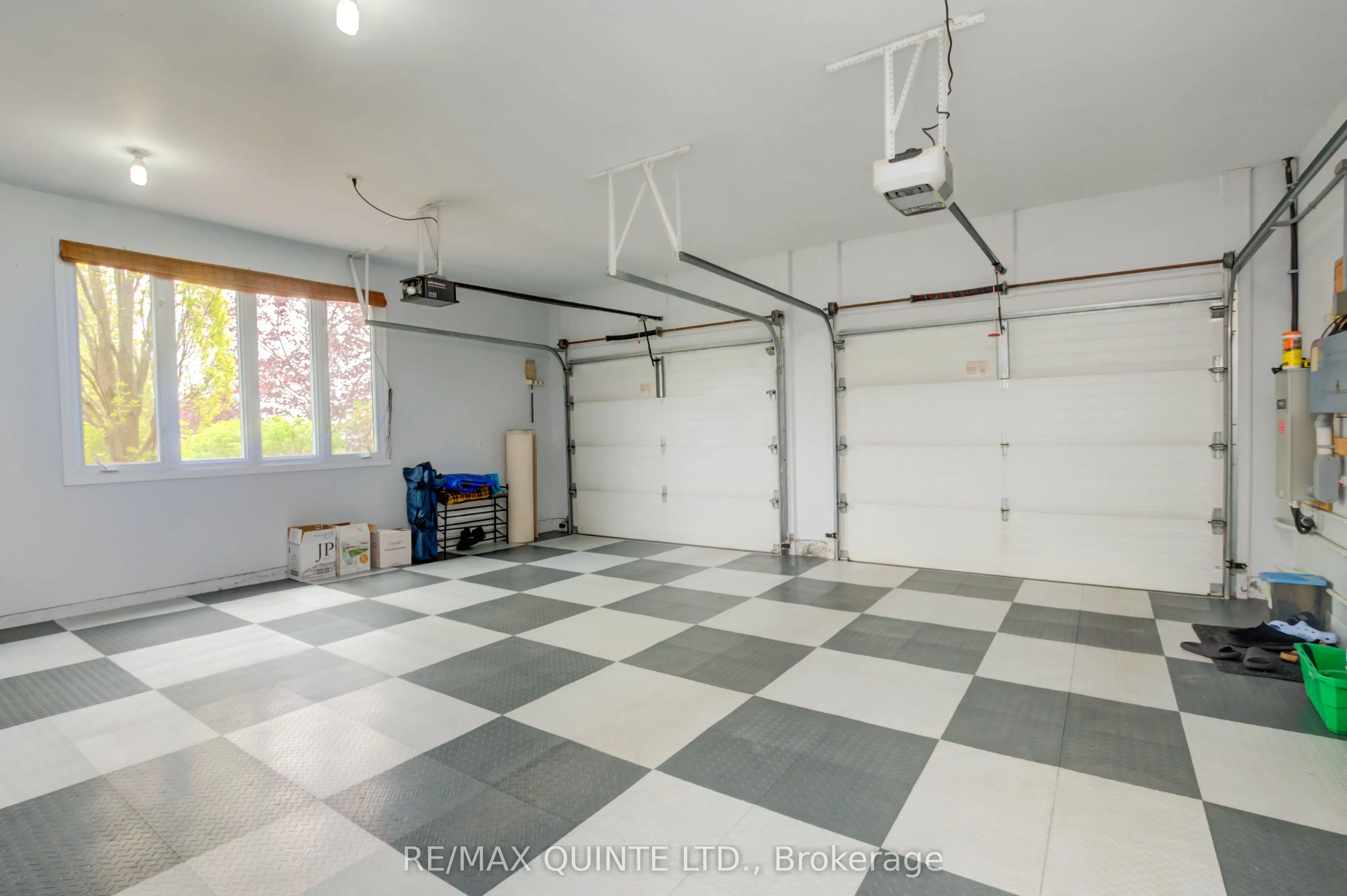 38 Oakridge Drive