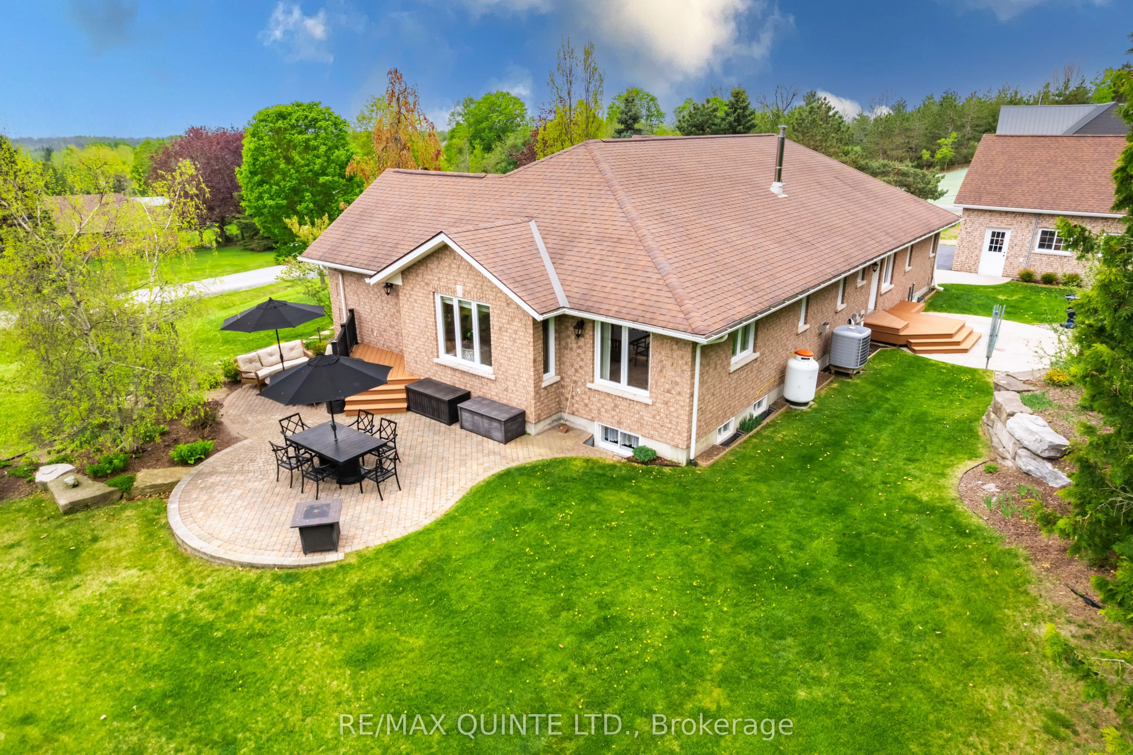 38 Oakridge Drive