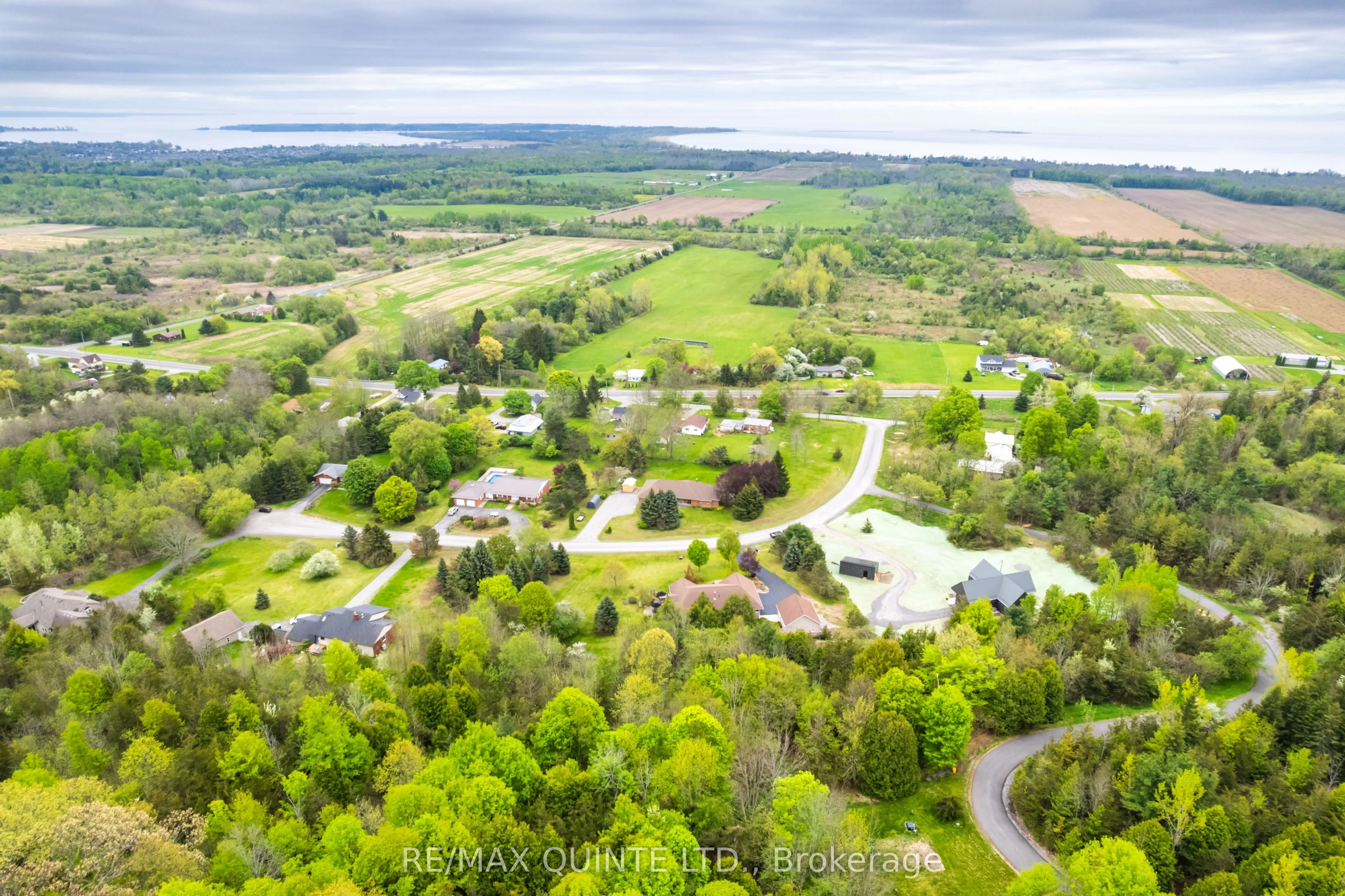 38 Oakridge Drive