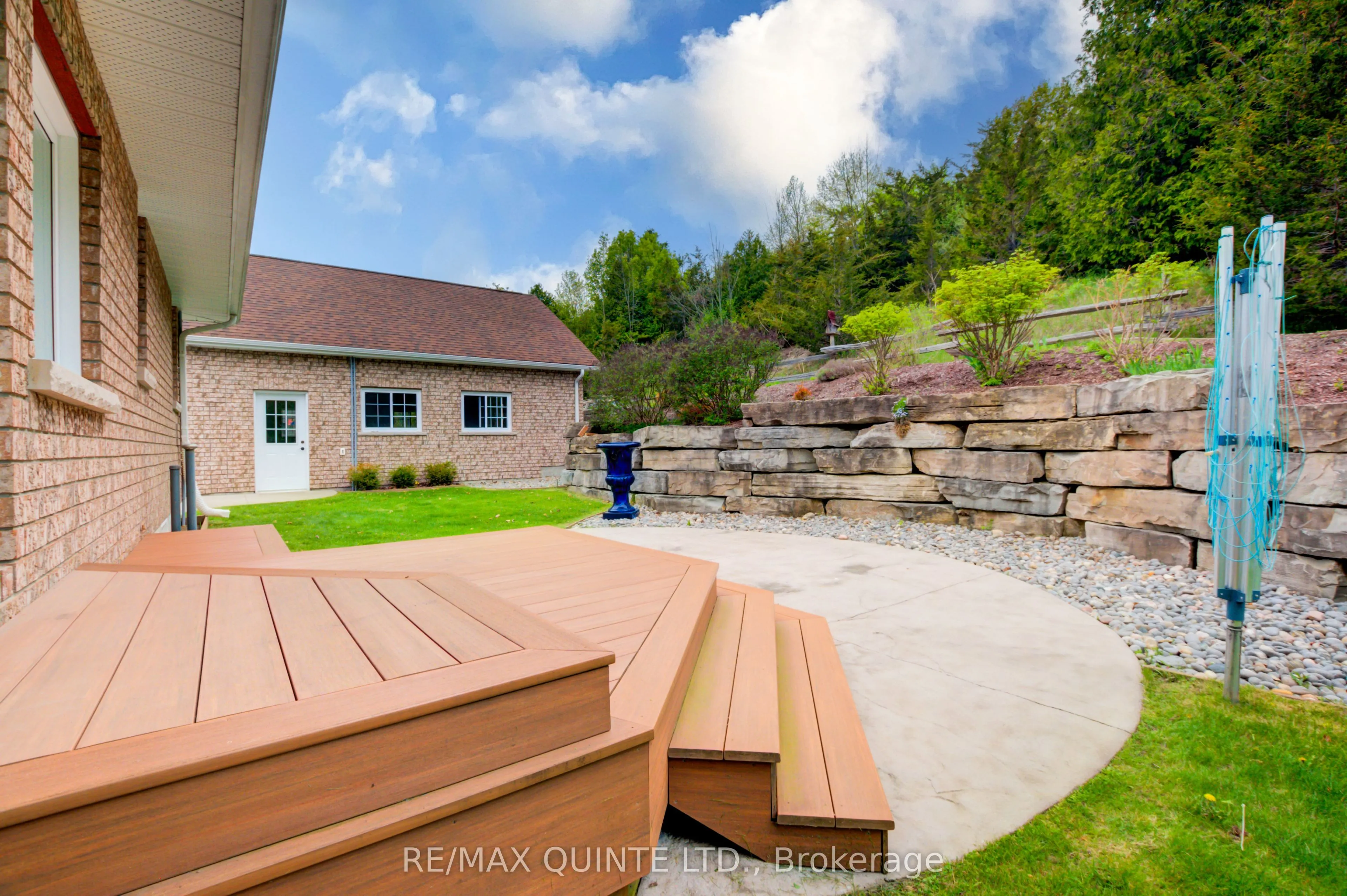 38 Oakridge Drive