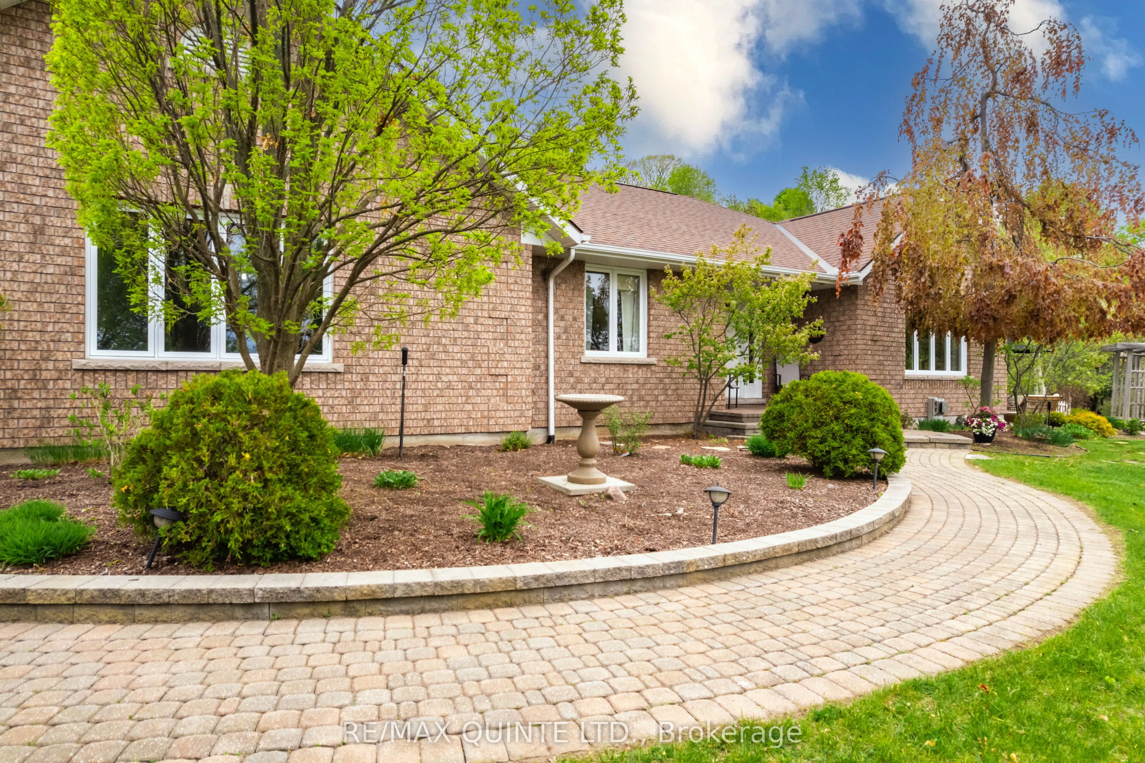 38 Oakridge Drive