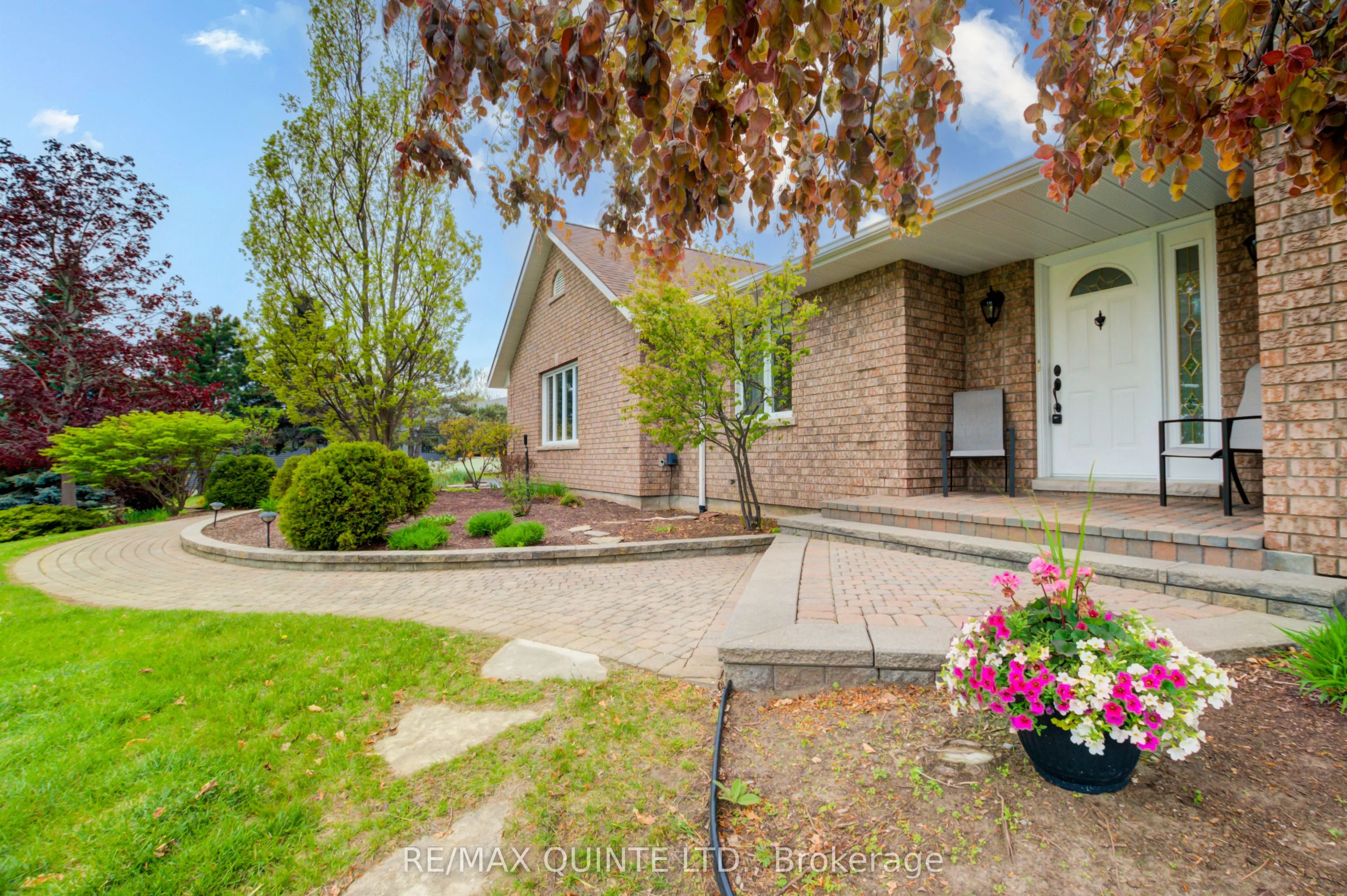 38 Oakridge Drive