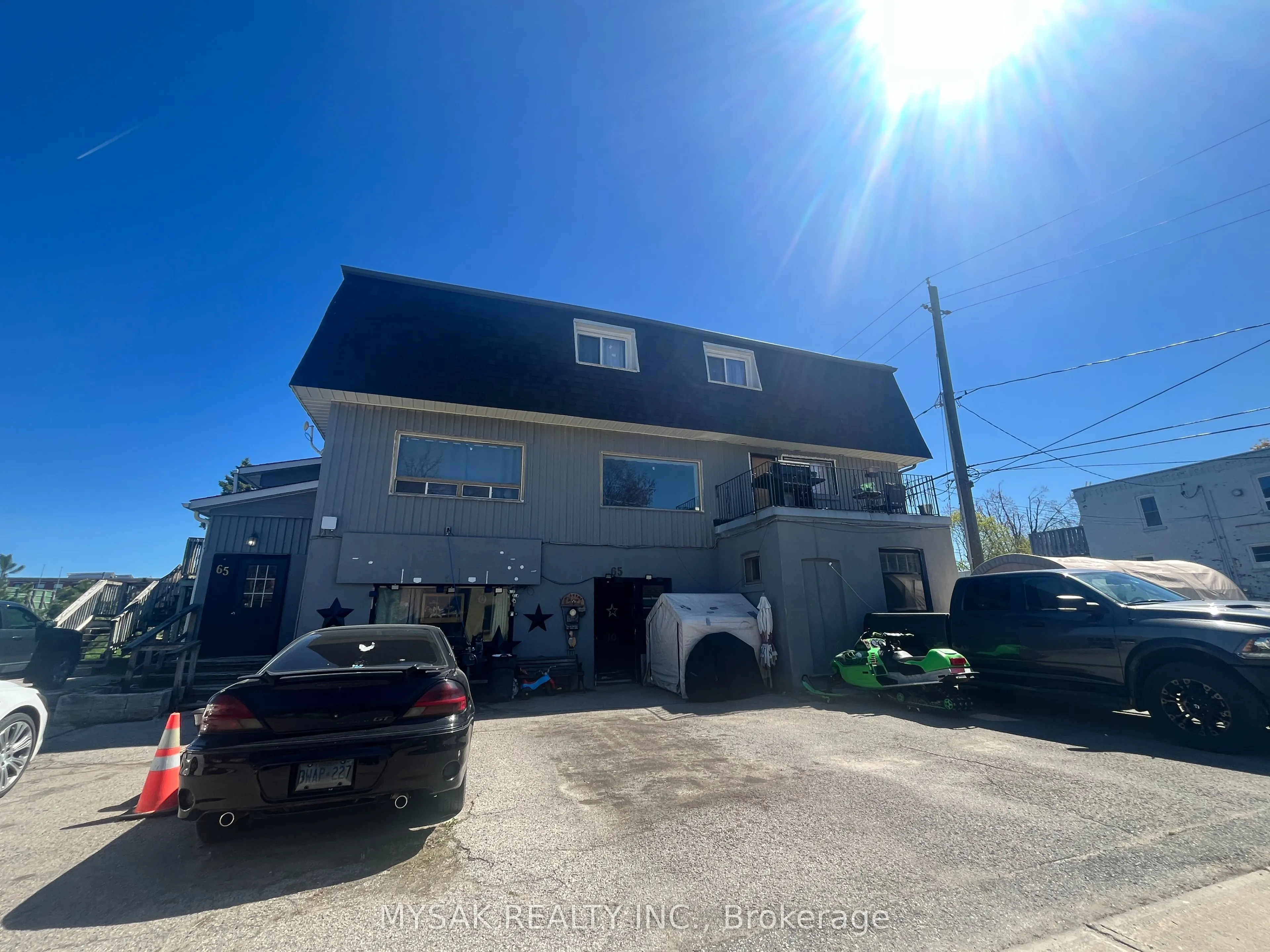 65 Glenelg Street W